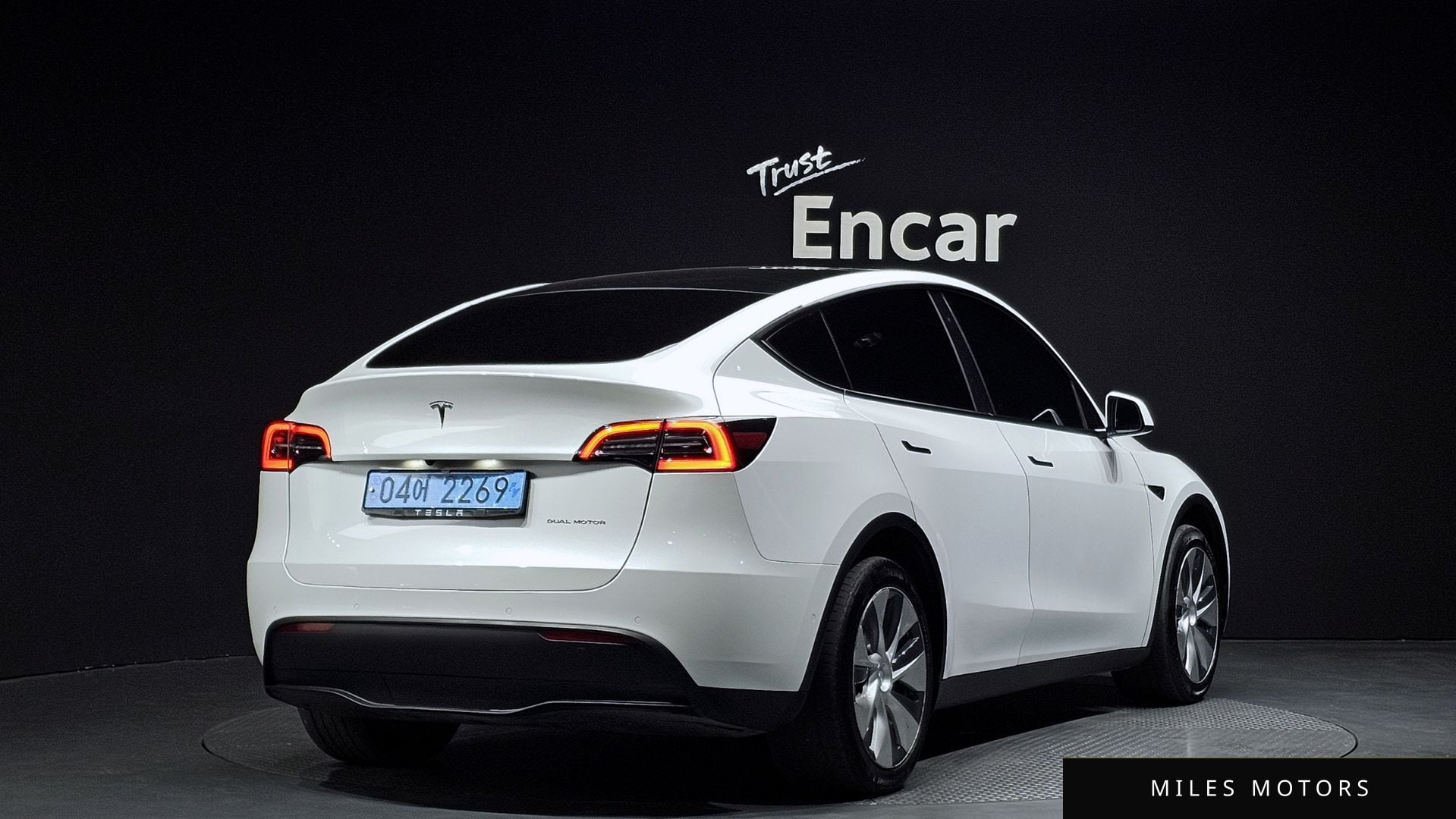 Tesla Model Y 2021 — миниатюра 2