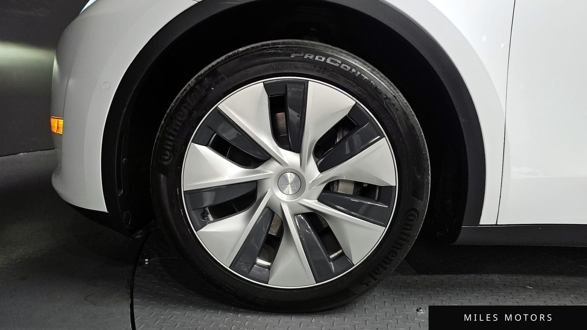 Tesla Model Y 2021 — миниатюра 5