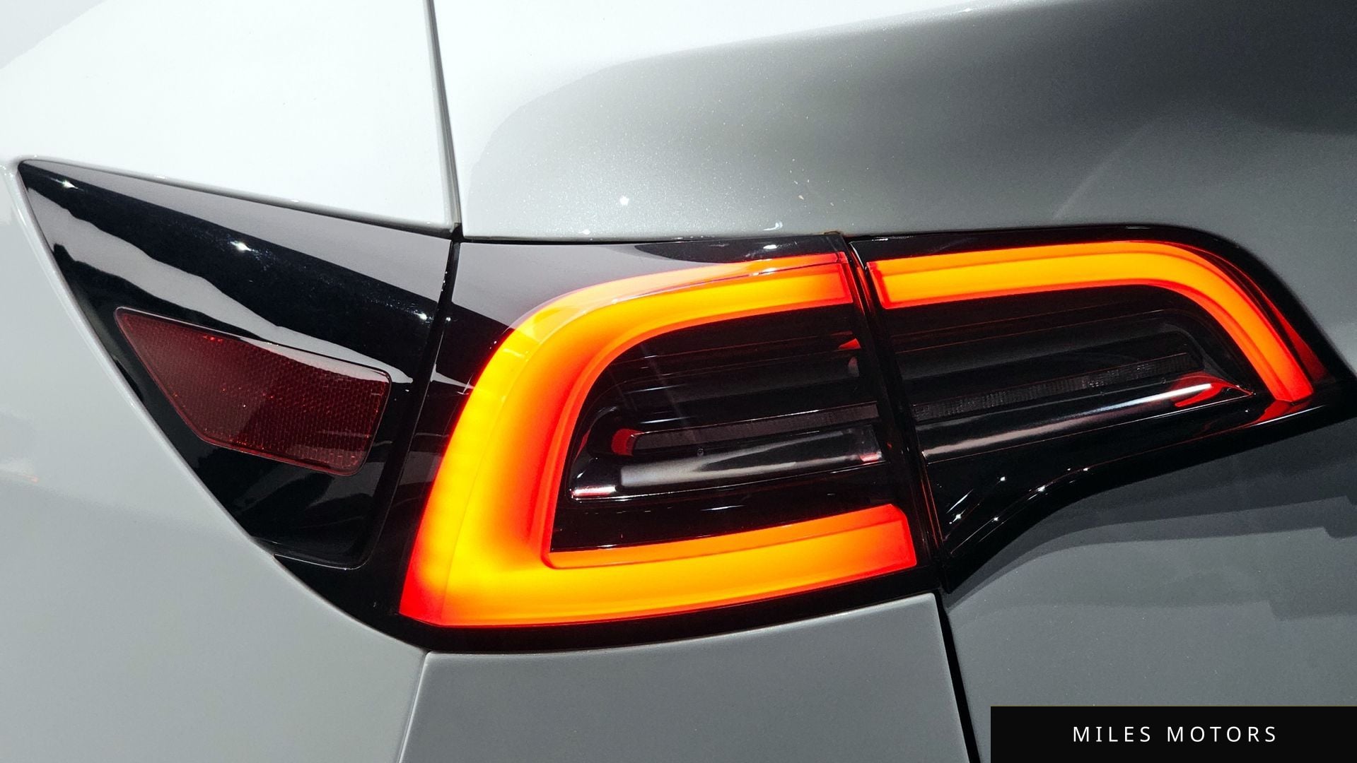 Tesla Model Y 2021 — миниатюра 9