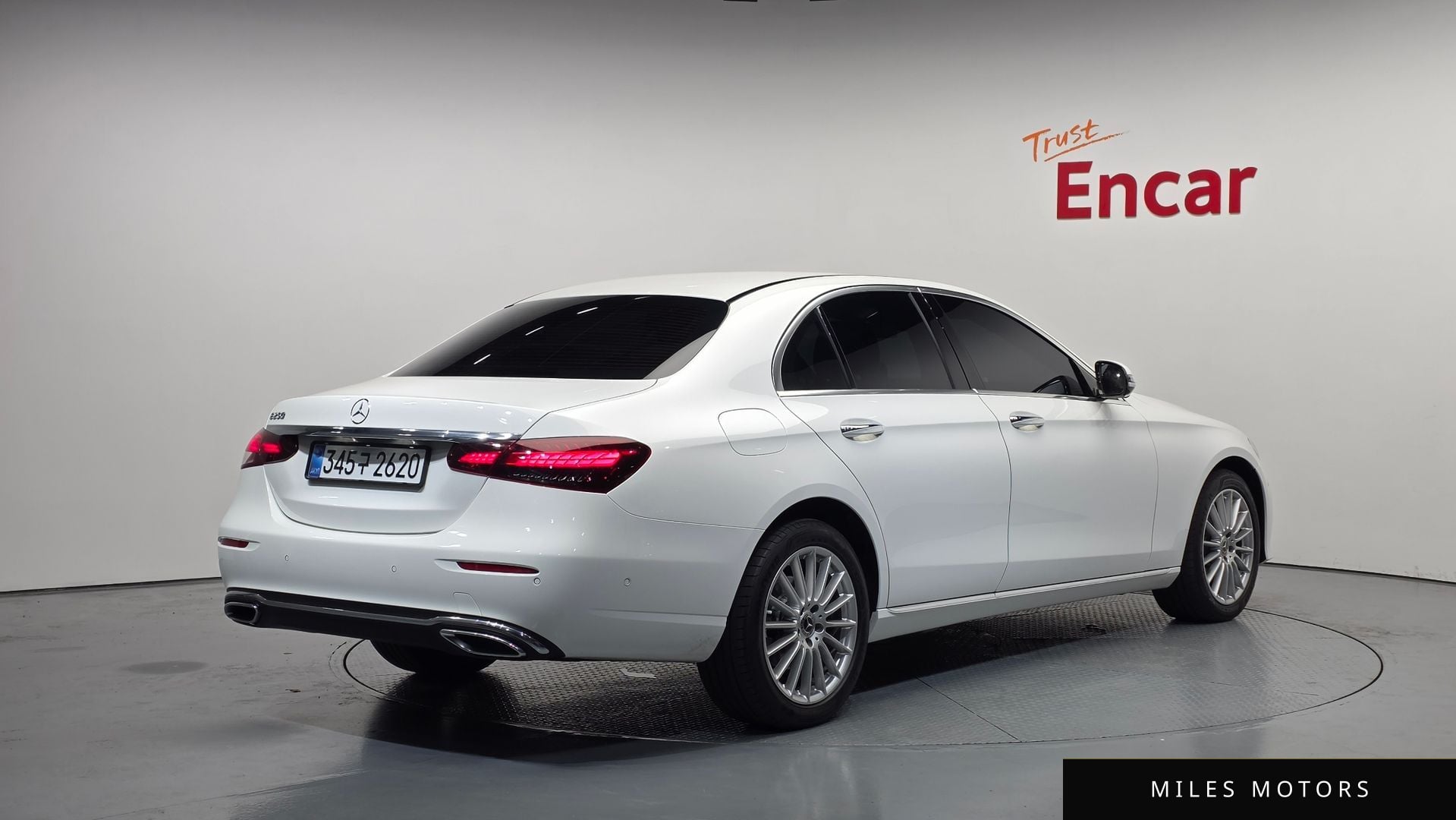 Mercedes-Benz E-Class W213 2023 — миниатюра 2
