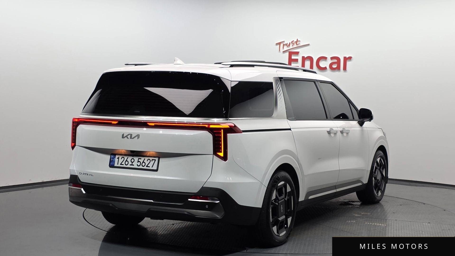 Kia Canival 2025 — фото 1 из 12