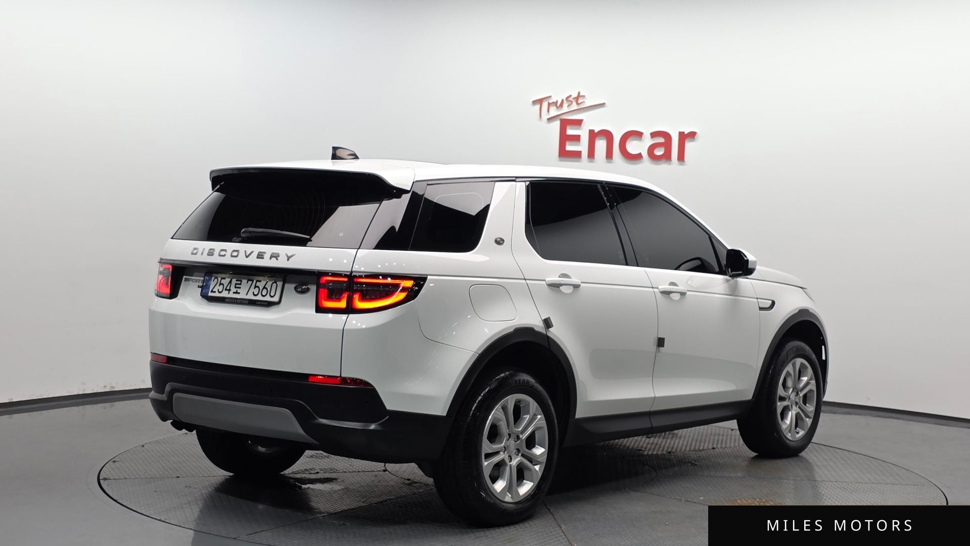 Land Rover Discovery Sport 2020 — фото 1 из 12