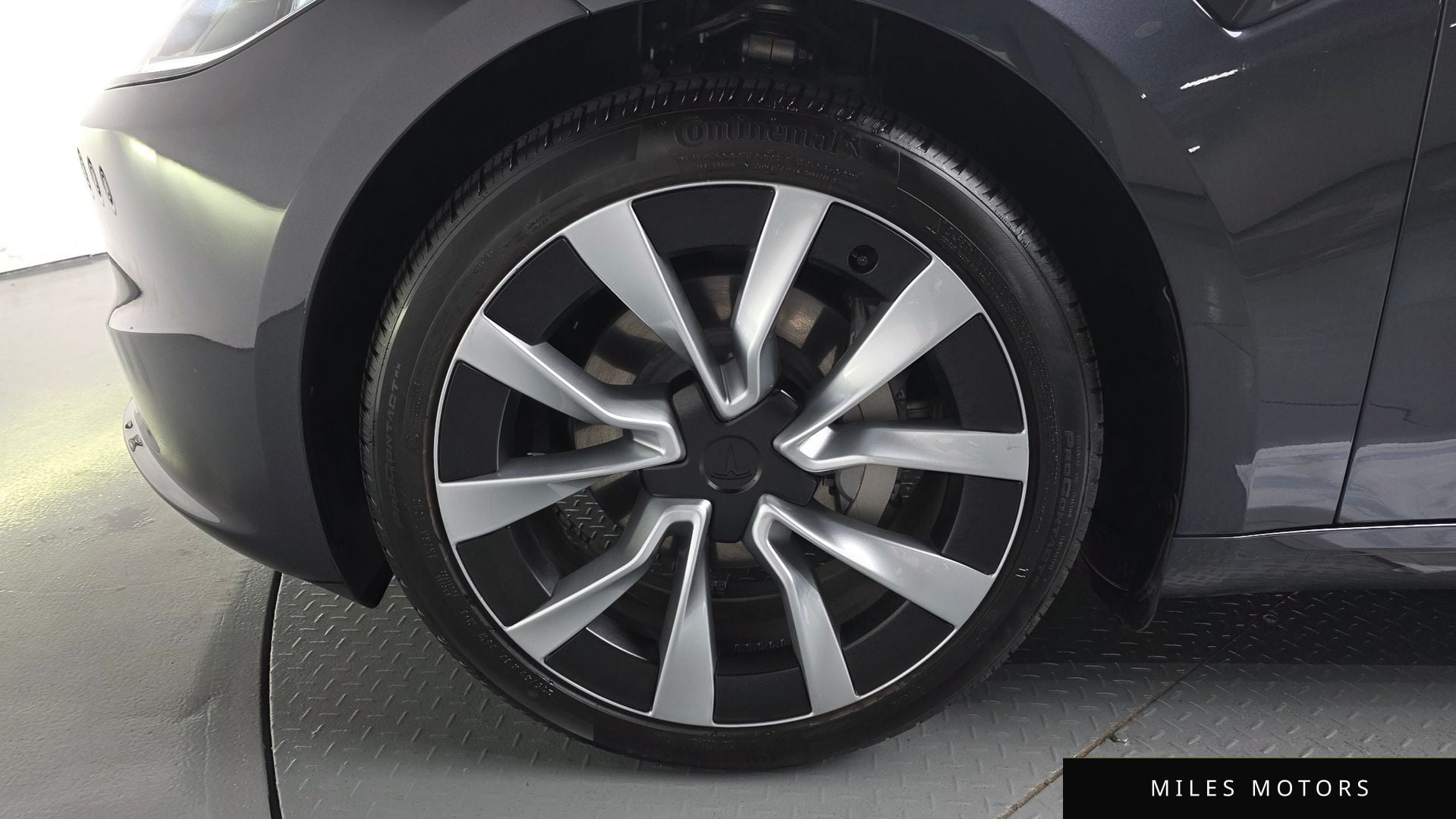 Tesla Model 3 2025 — миниатюра 4