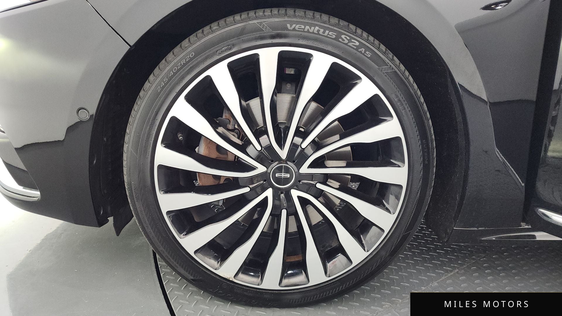 Lincoln Continental 2017 — миниатюра 5