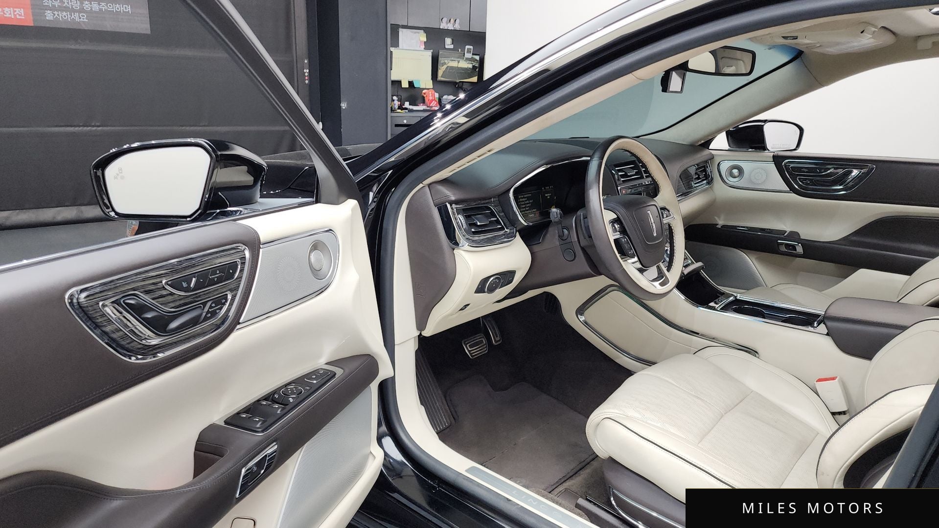 Lincoln Continental 2017 — миниатюра 10