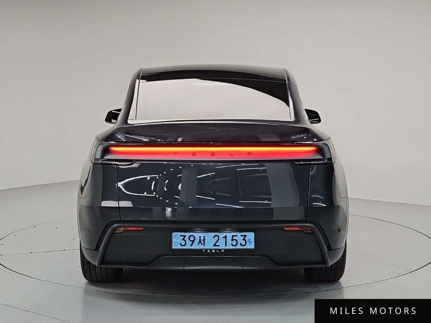 Tesla Model Y 2025 — миниатюра 3