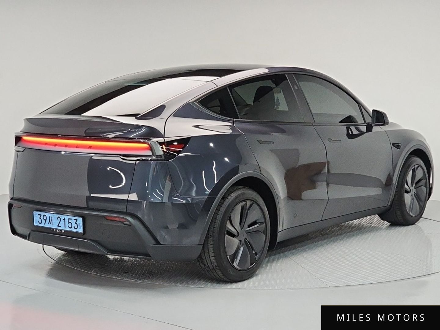Tesla Model Y 2025 — миниатюра 4