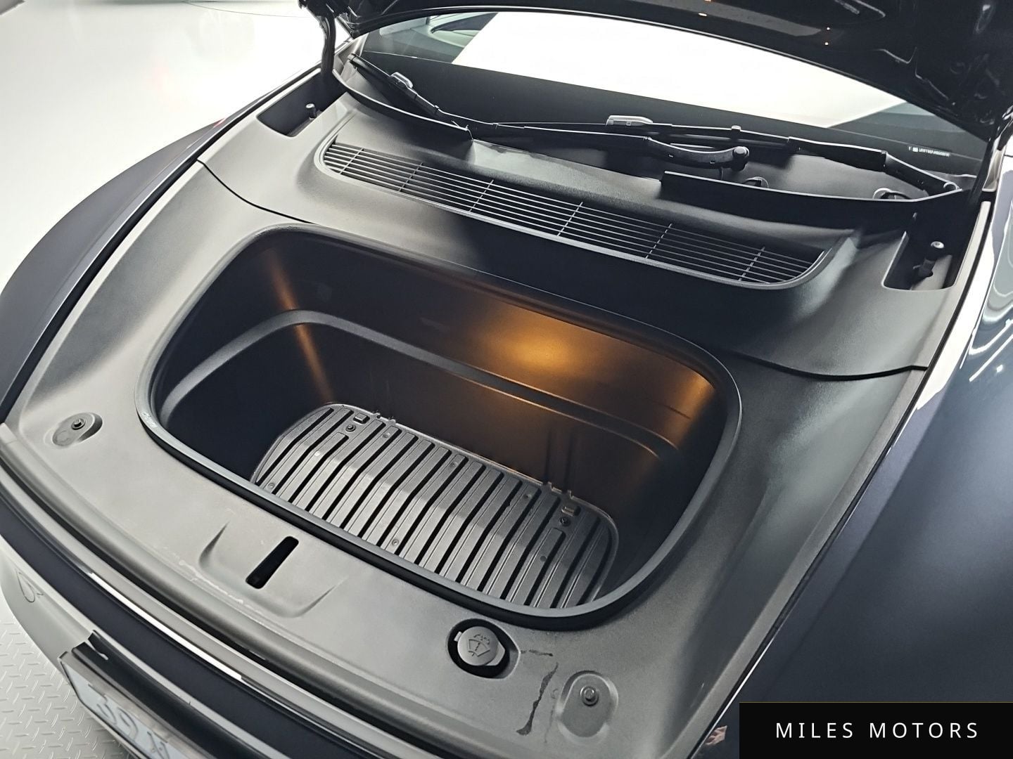 Tesla Model Y 2025 — миниатюра 6
