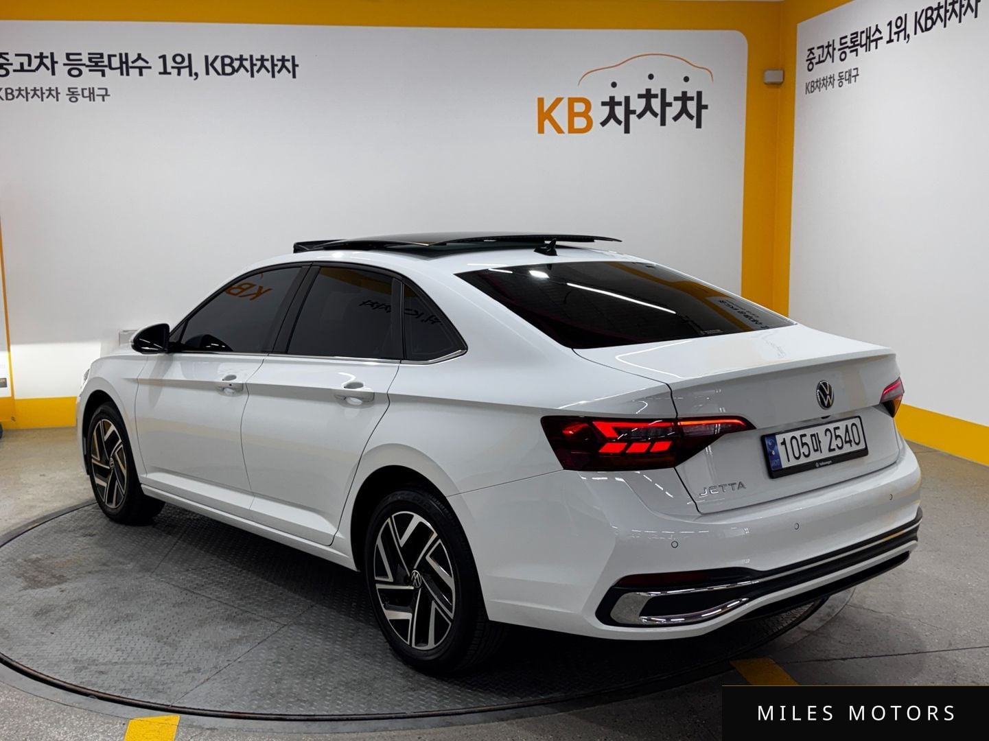 Volkswagen Jetta 2023 — миниатюра 2