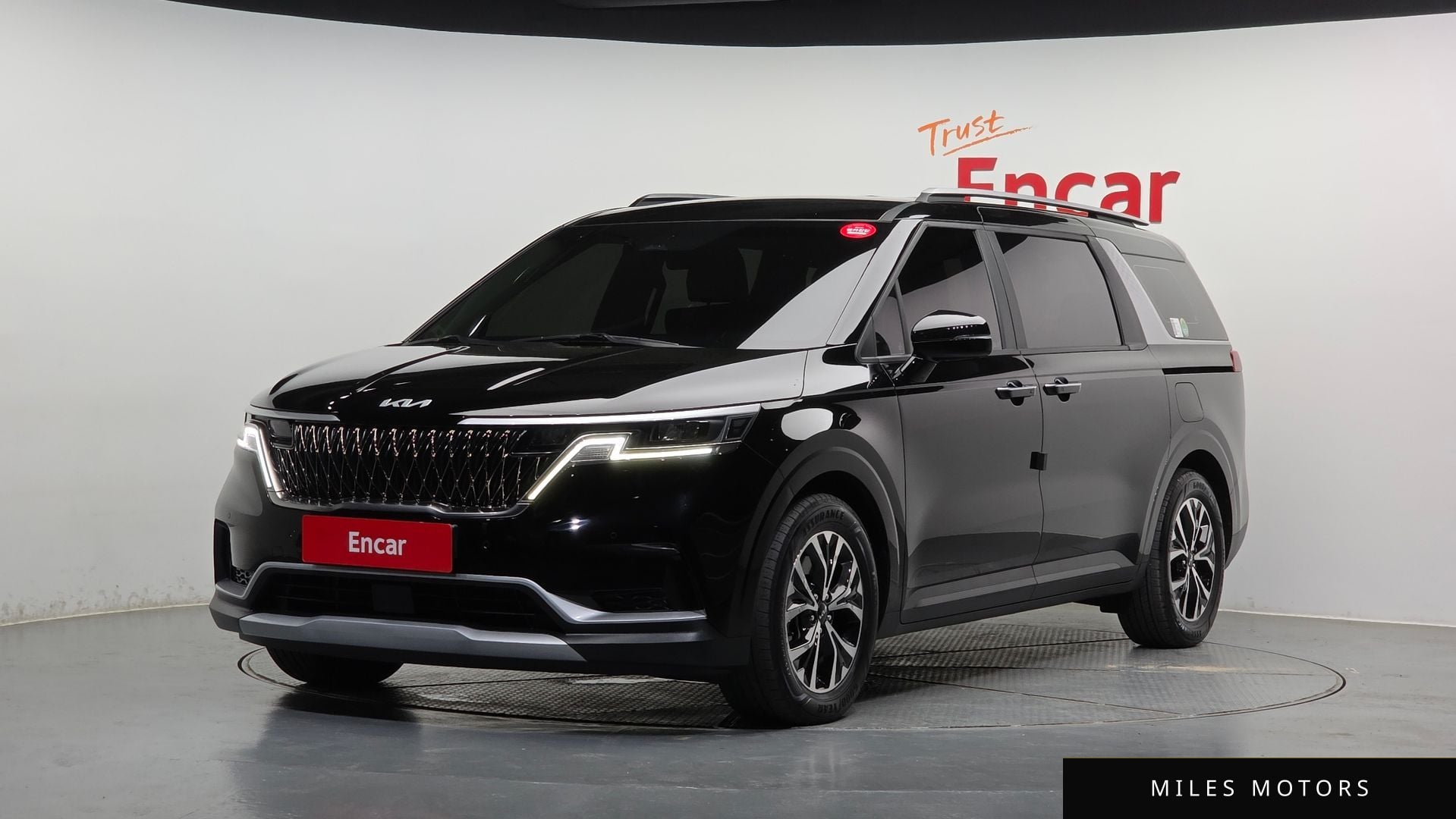 Kia Carnival 2023 — фото 1 из 12