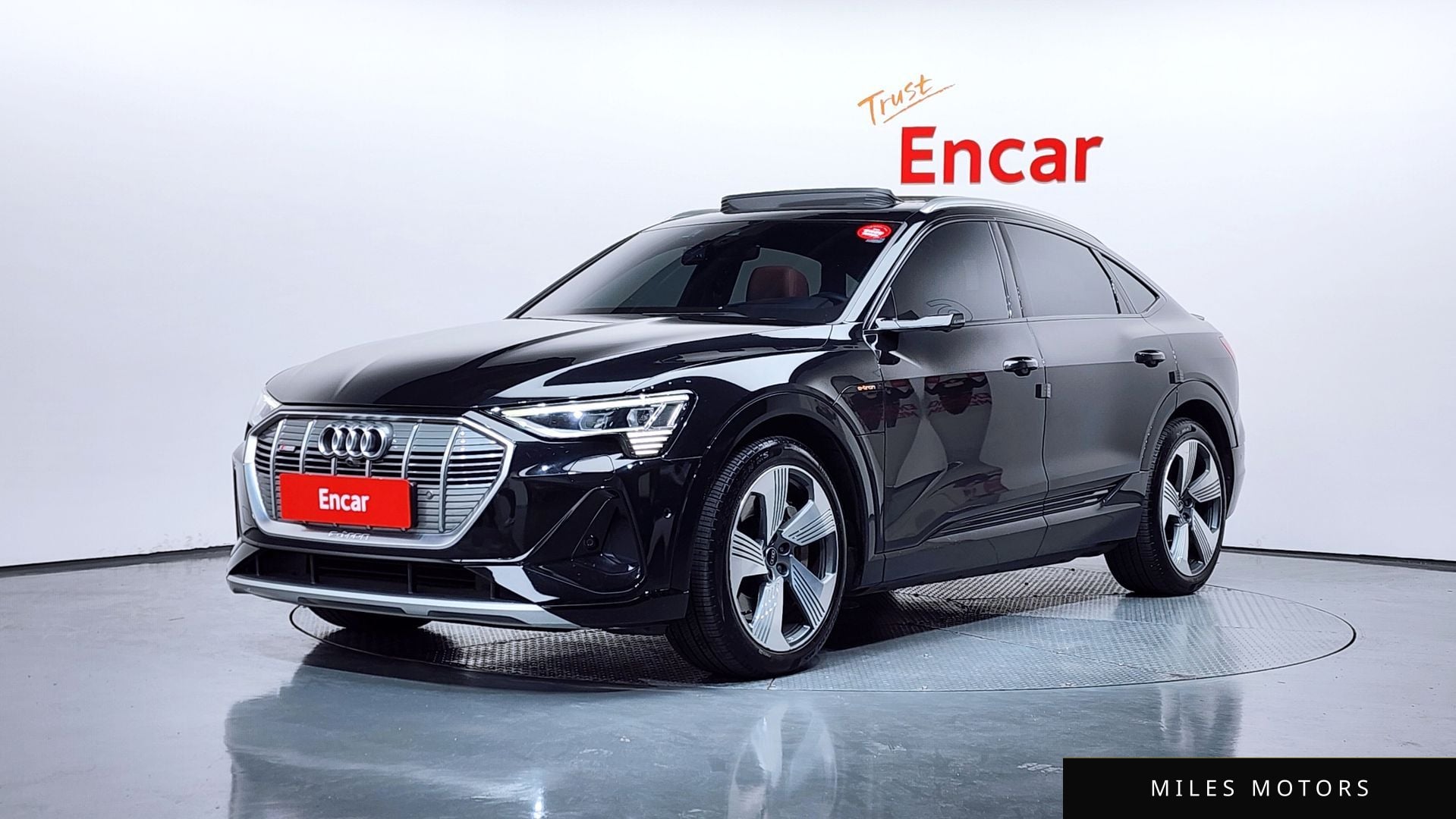 Audi e-tron 2021 — фото 1 из 12