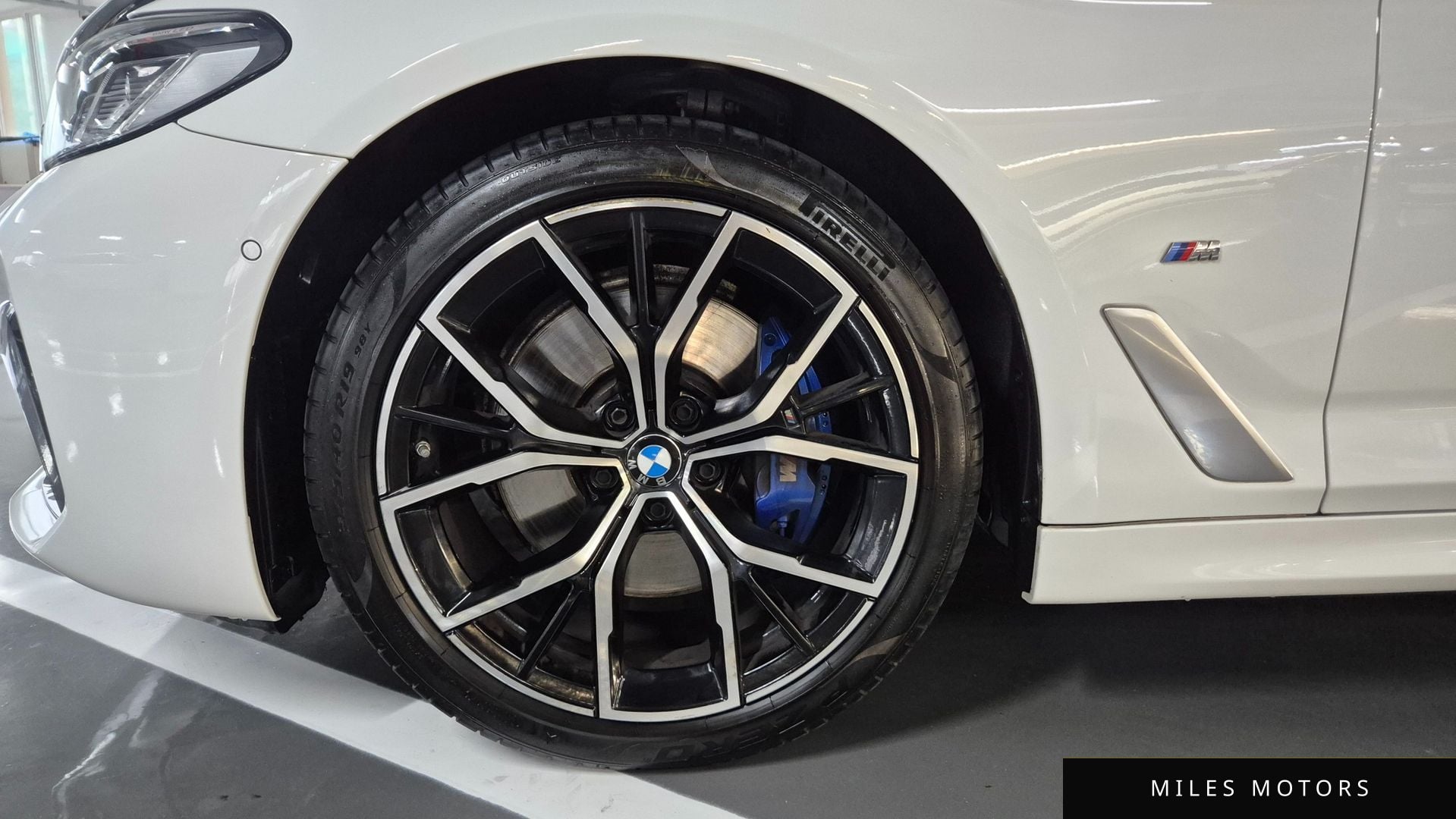 BMW 5 Series (G30) 2022 — миниатюра 5