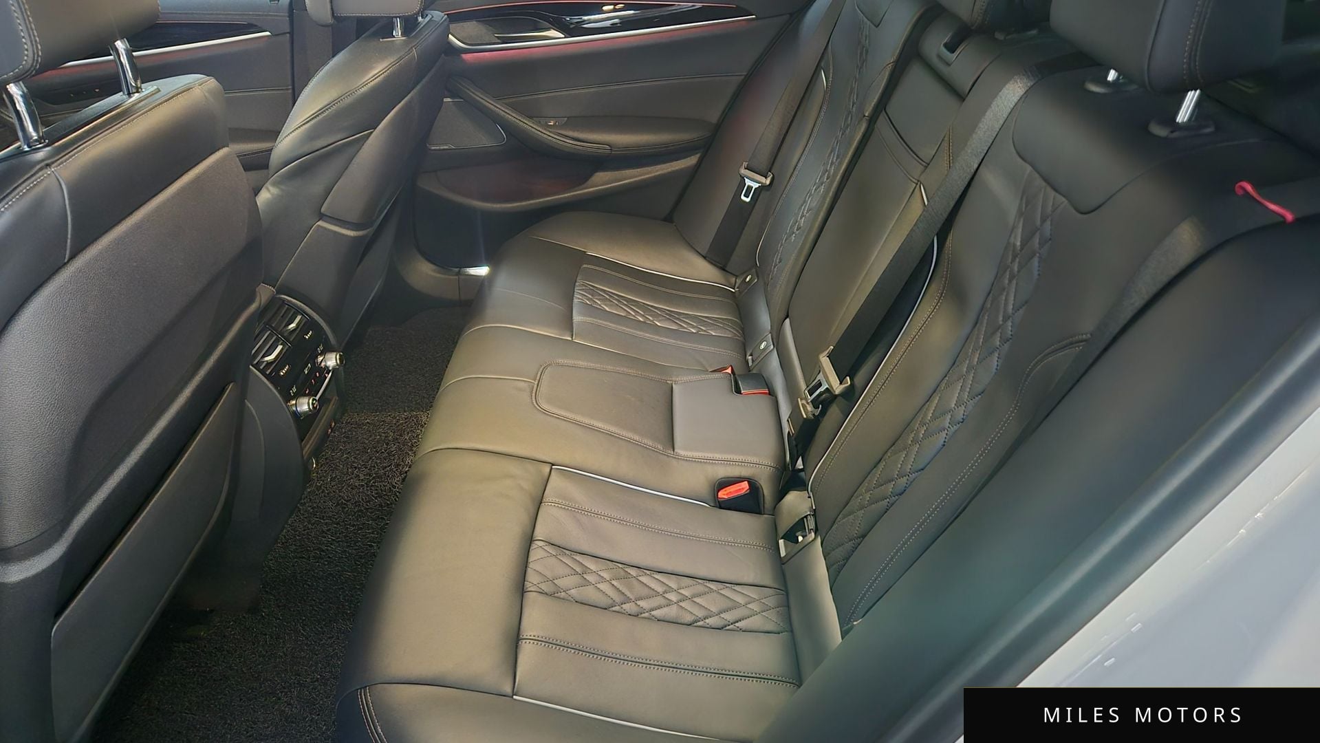 BMW 5 Series (G30) 2022 — миниатюра 11