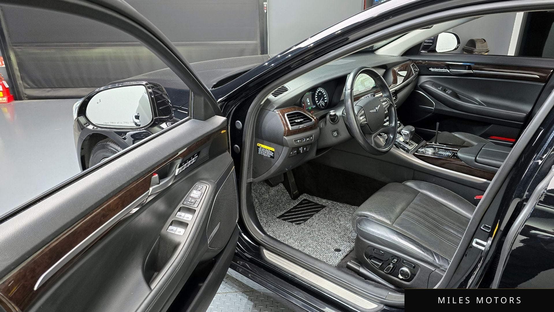 Genesis EQ900 2016 — миниатюра 10