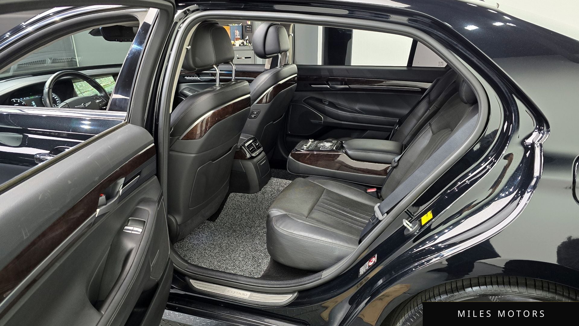 Genesis EQ900 2016 — миниатюра 11