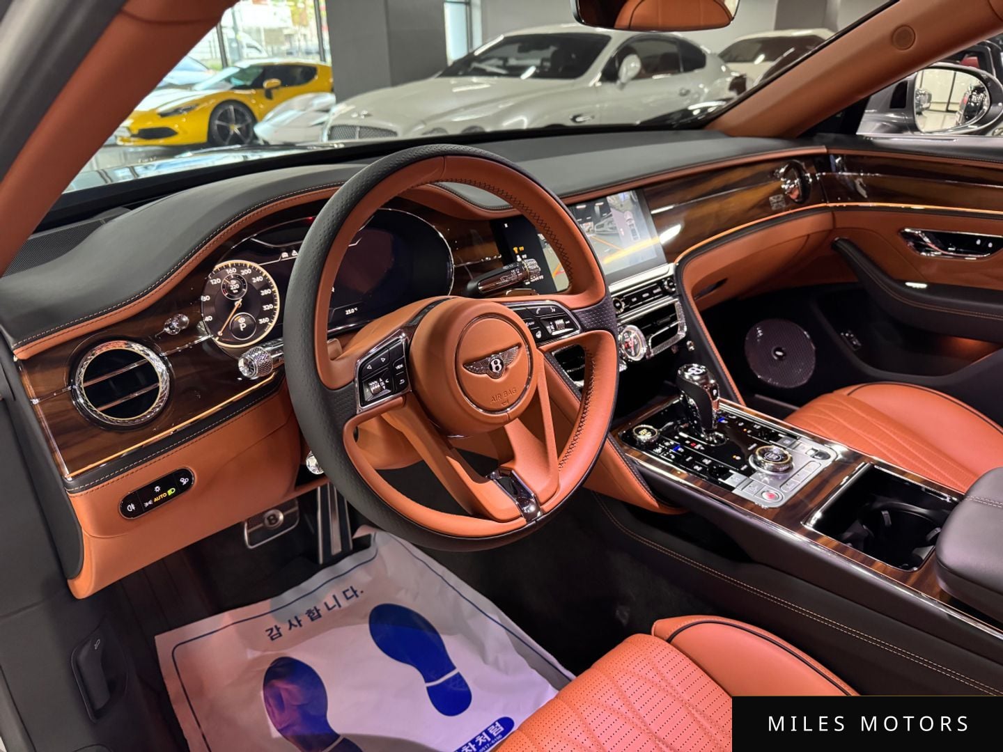 Bentley Flying Spur 2020 — миниатюра 4