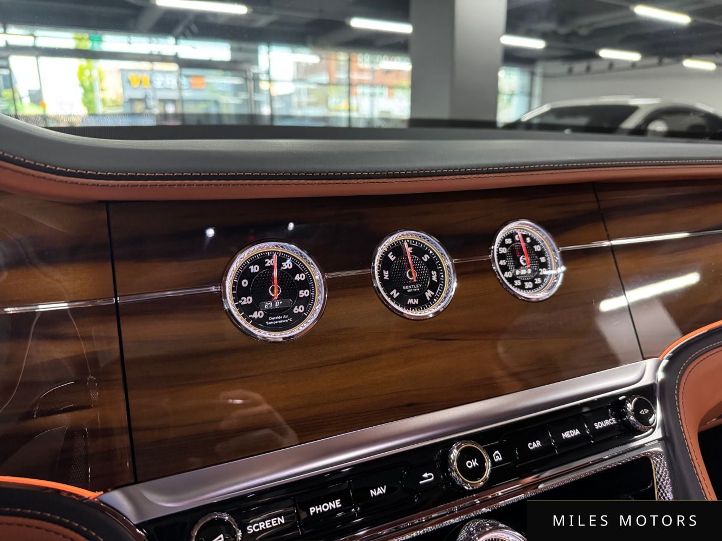 Bentley Flying Spur 2020 — миниатюра 10