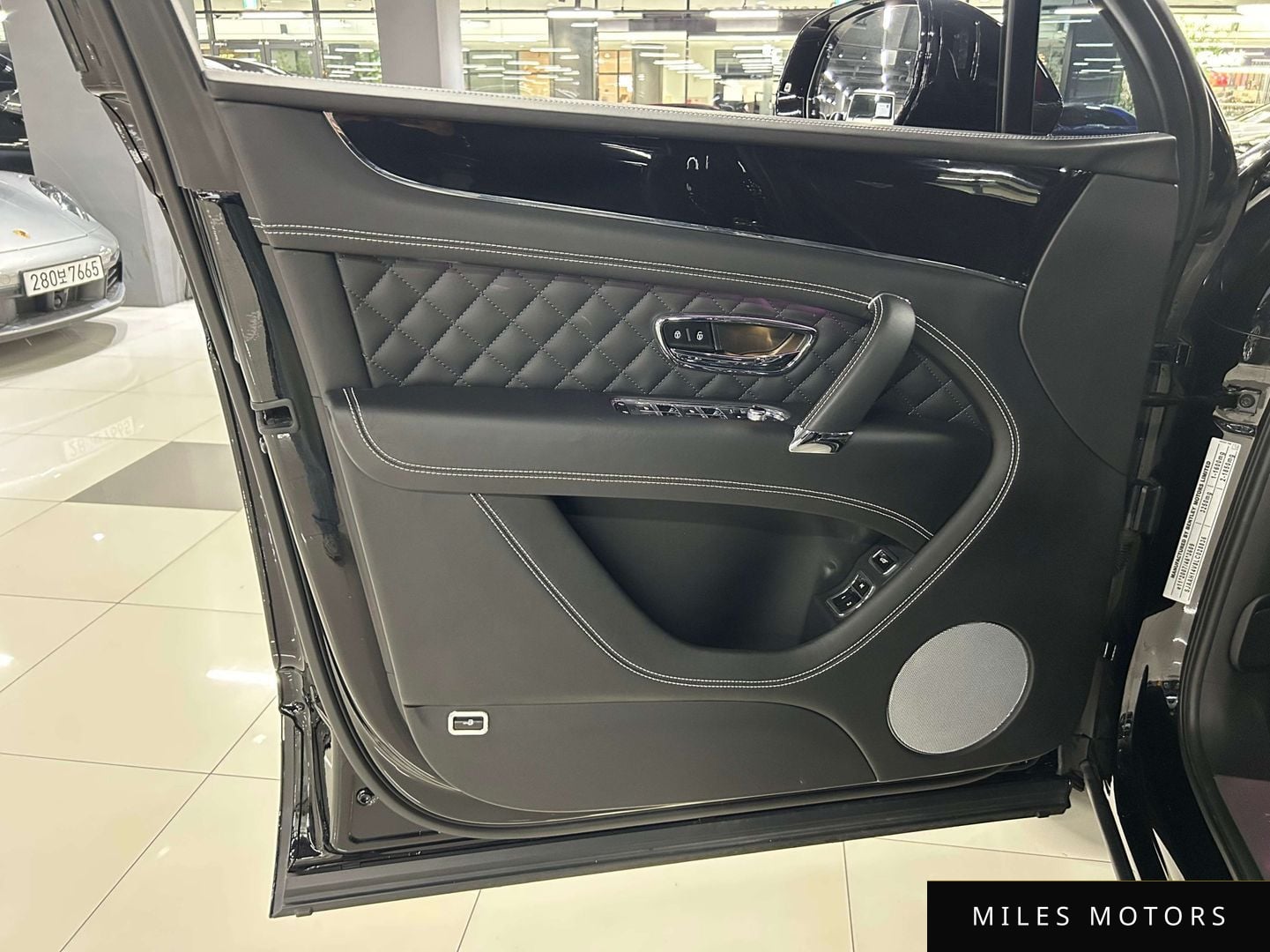 Bentley Bentayga 2020 — миниатюра 6