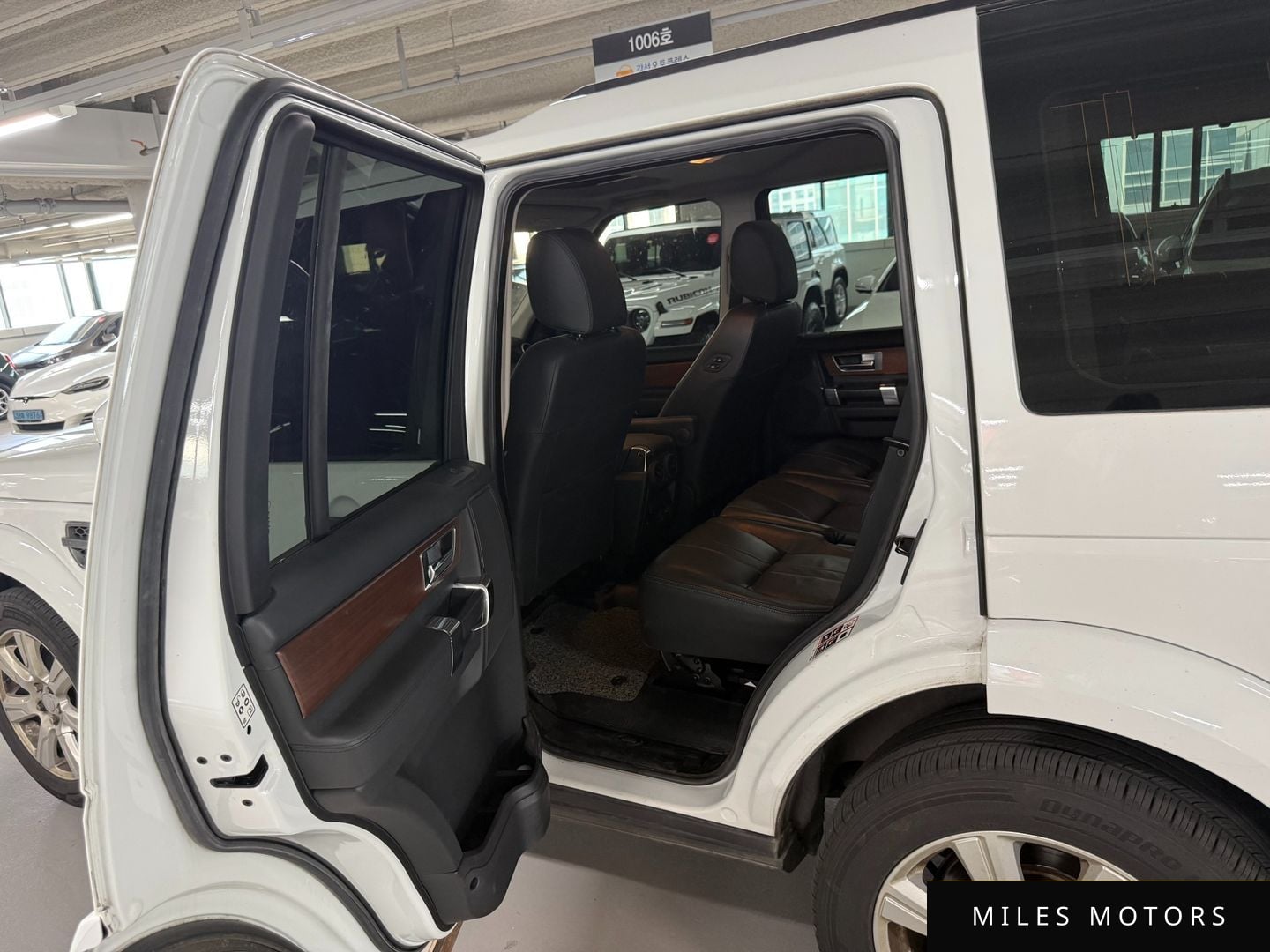 Land Rover Discovery 2016 — миниатюра 10