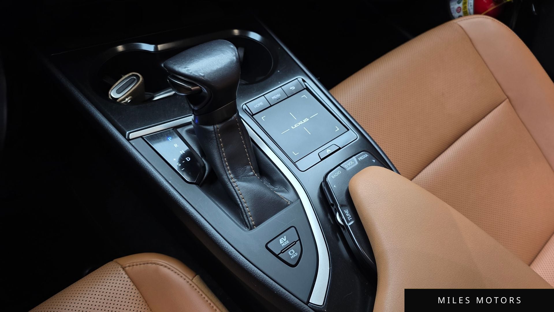 Лексус UX250h 2019 — миниатюра 12