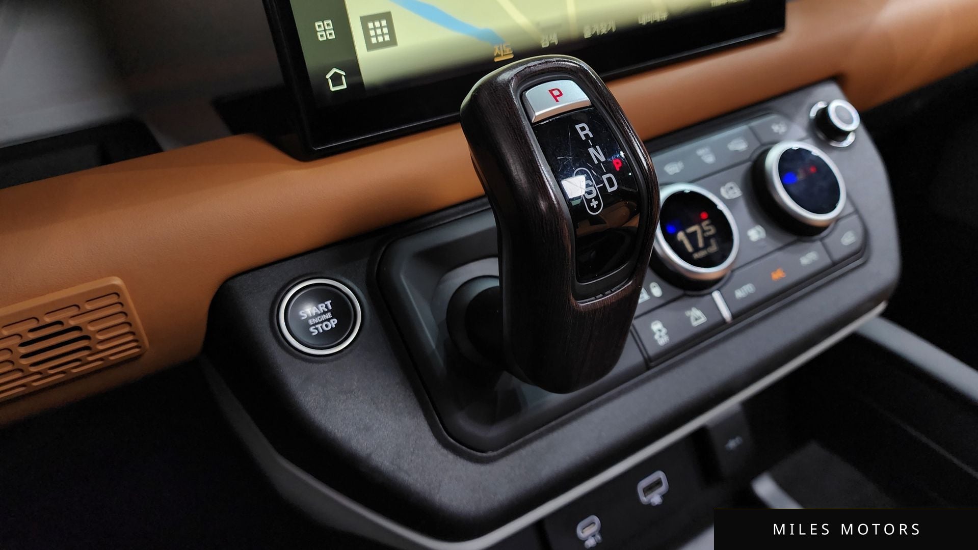 Land Rover Defender 2023 — миниатюра 12
