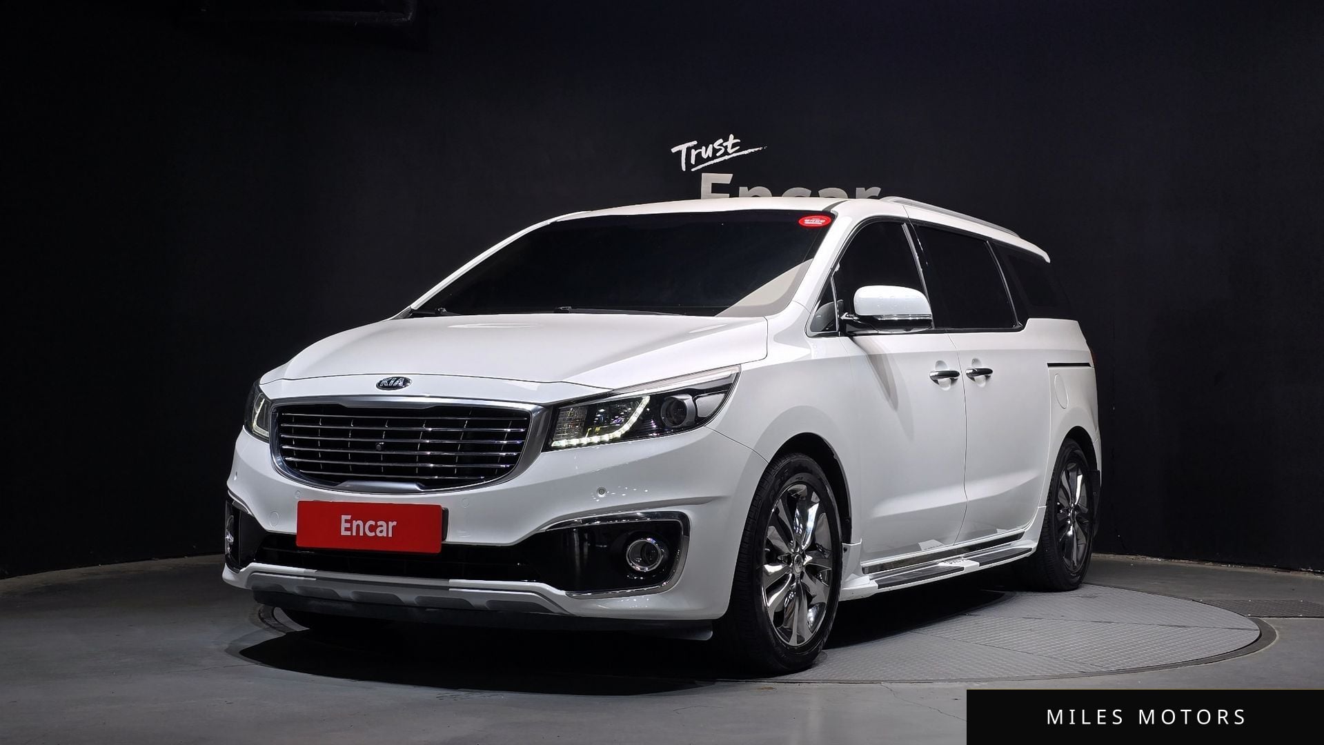 Kia Canival 2017 — фото 1 из 12