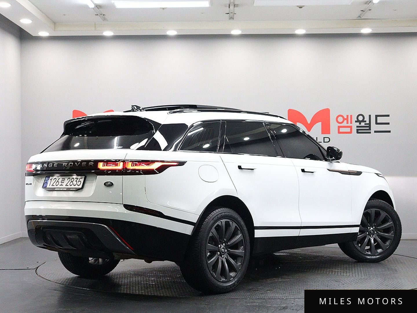 Land Rover Range Rover Velar 2023 — миниатюра 3