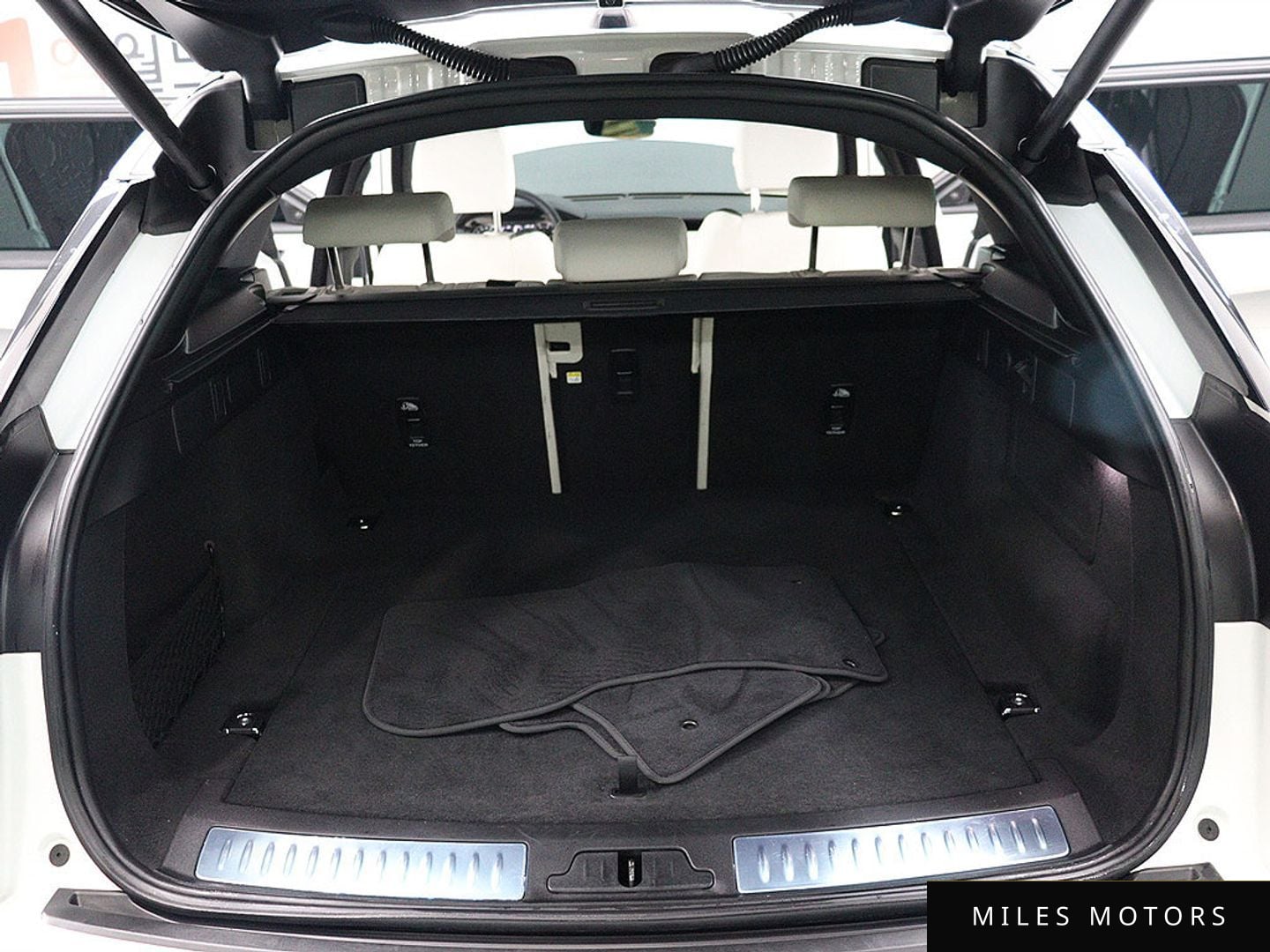 Land Rover Range Rover Velar 2023 — миниатюра 5