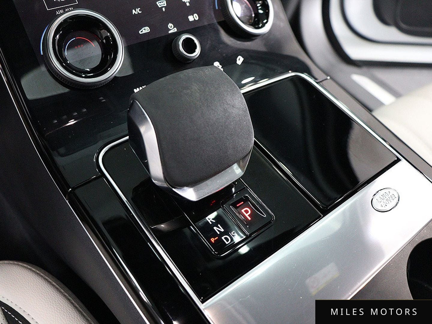Land Rover Range Rover Velar 2023 — миниатюра 10