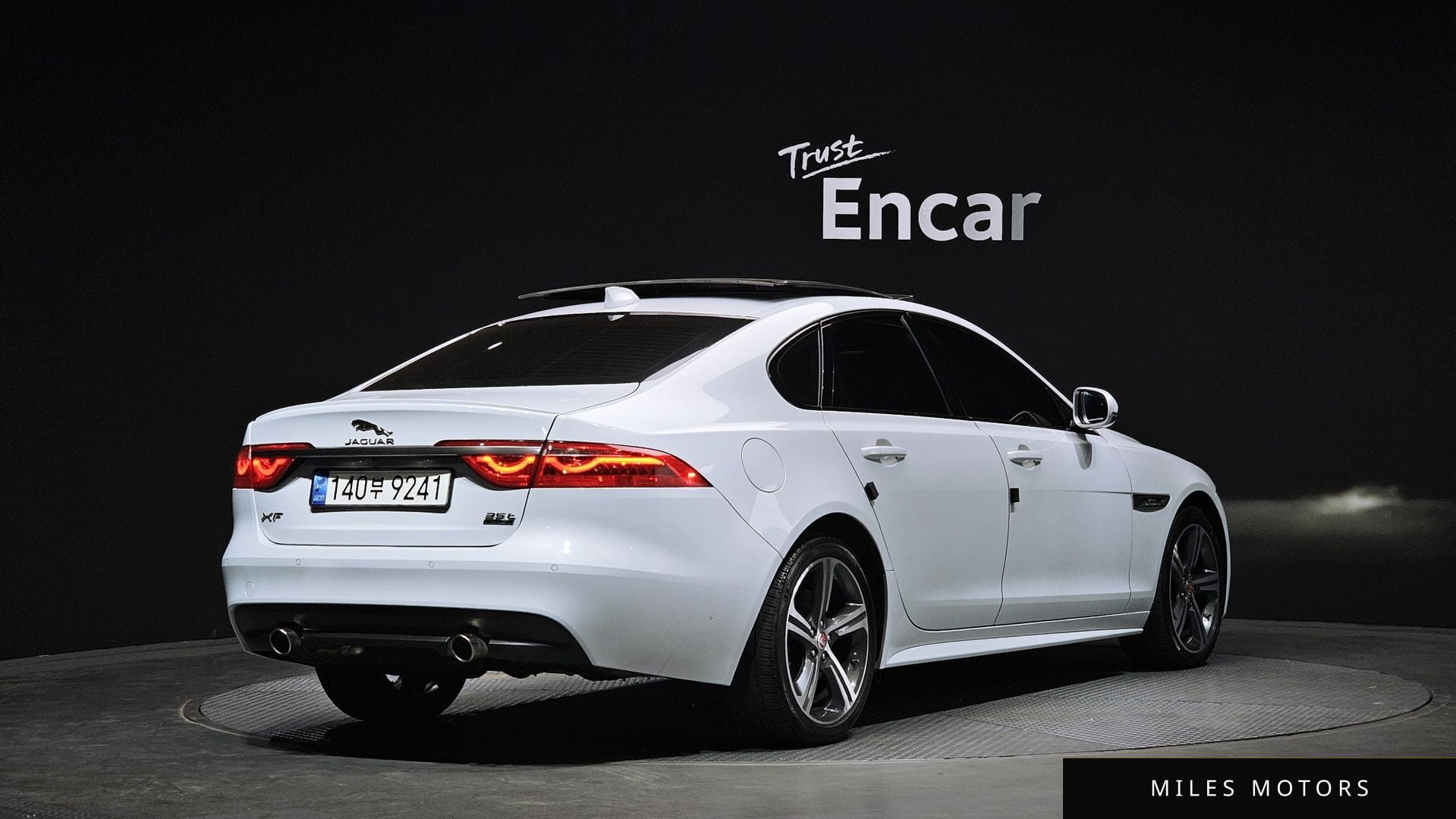 Jaguar XF (X260) 2017 — миниатюра 2
