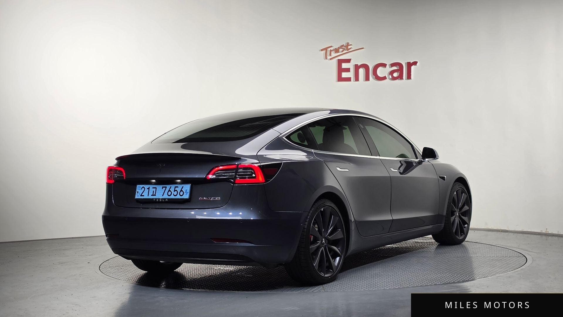 Tesla Model 3 2020 — миниатюра 2