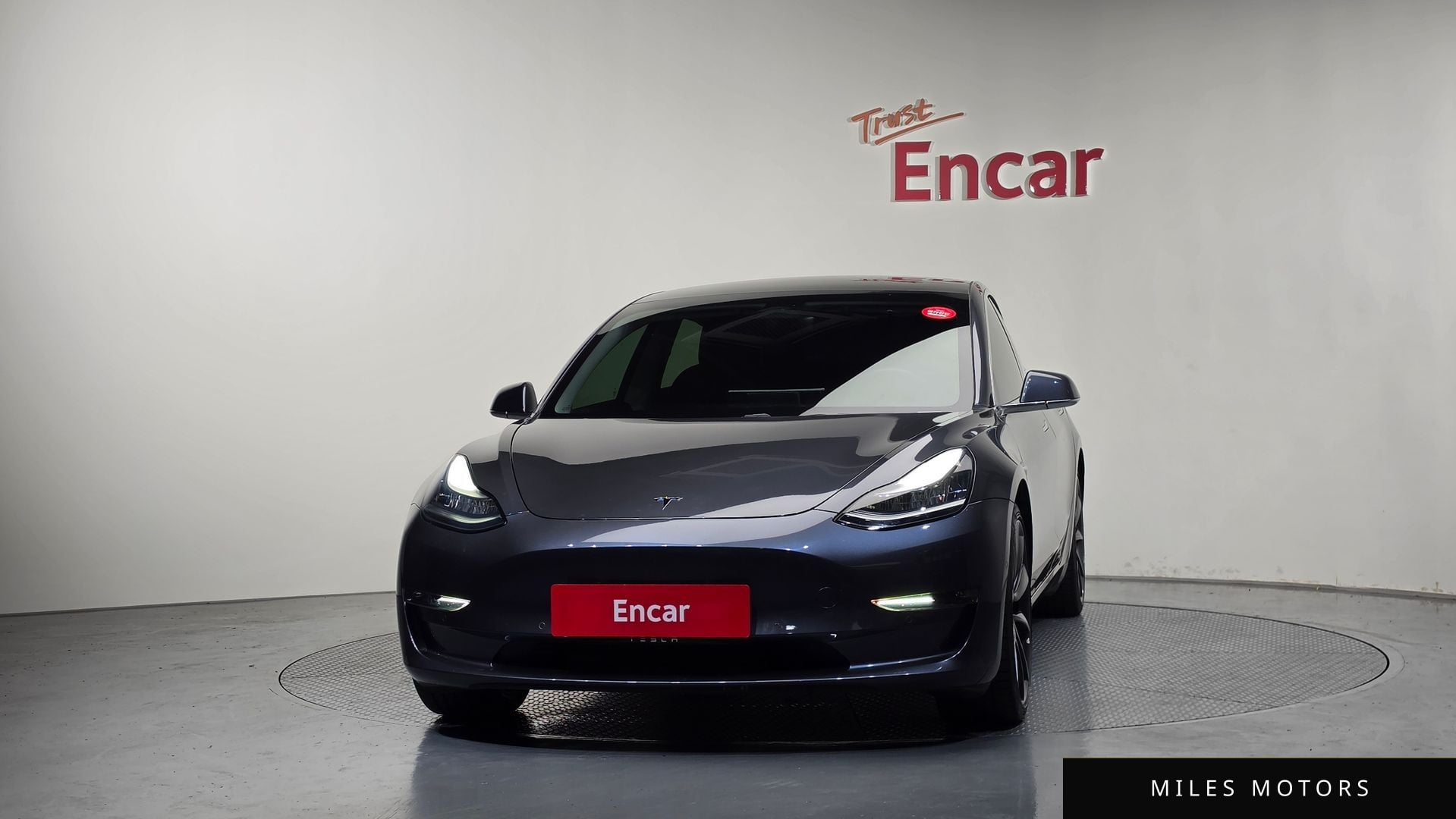 Tesla Model 3 2020 — миниатюра 3