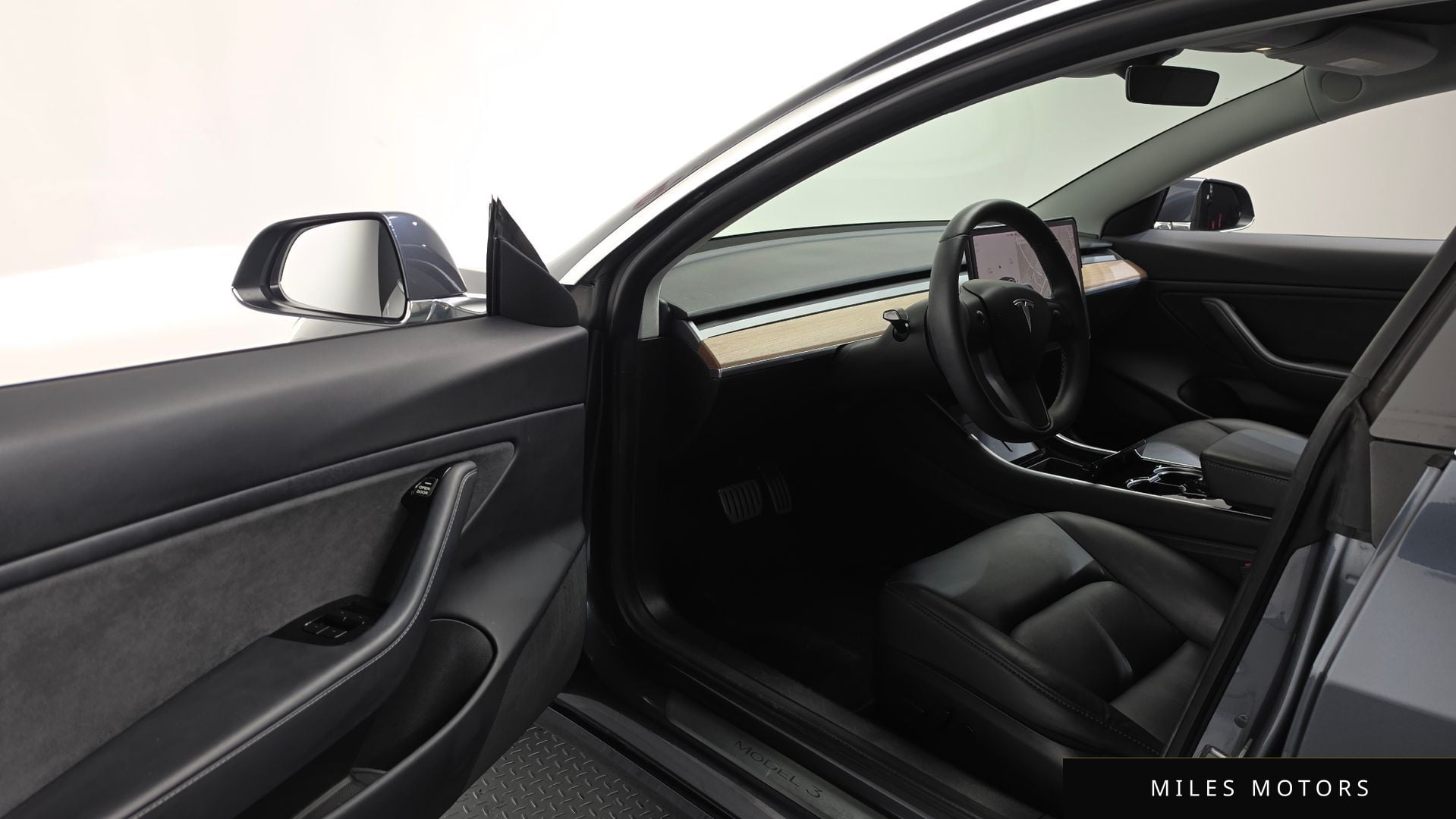Tesla Model 3 2020 — миниатюра 10