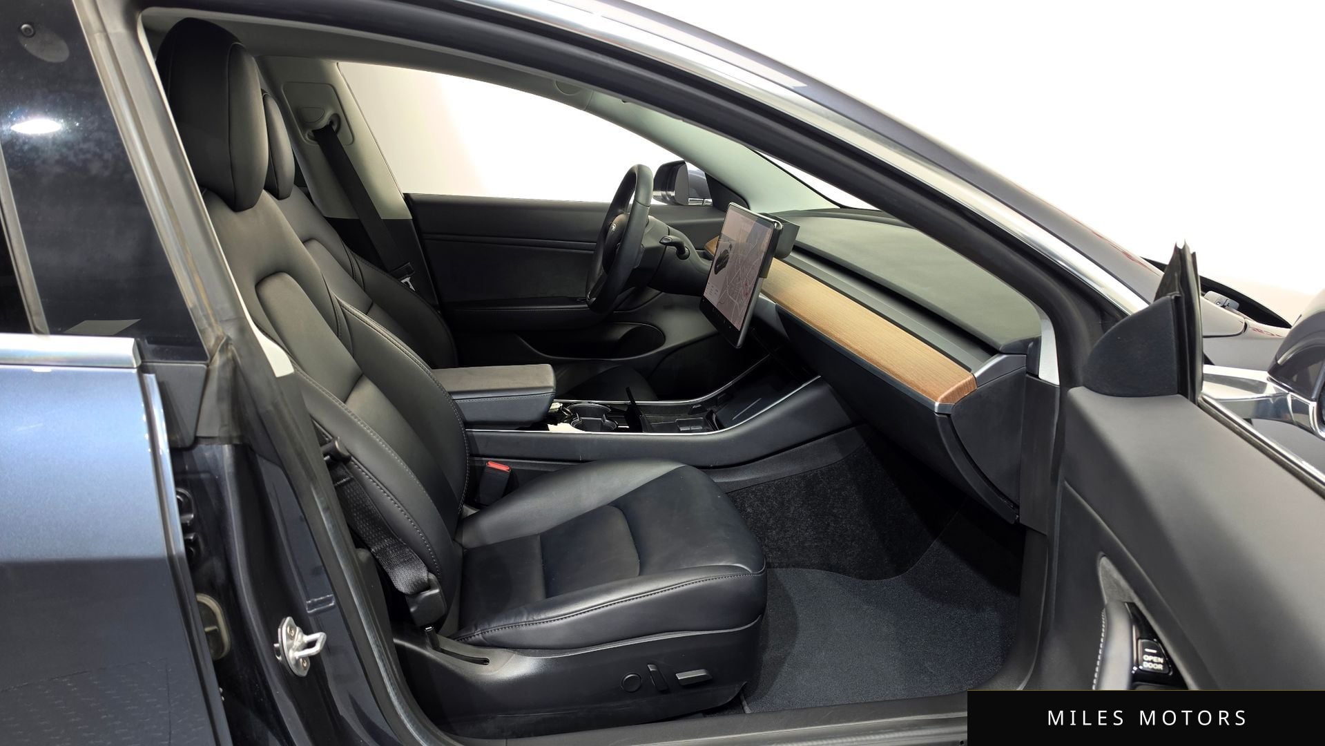 Tesla Model 3 2020 — миниатюра 11