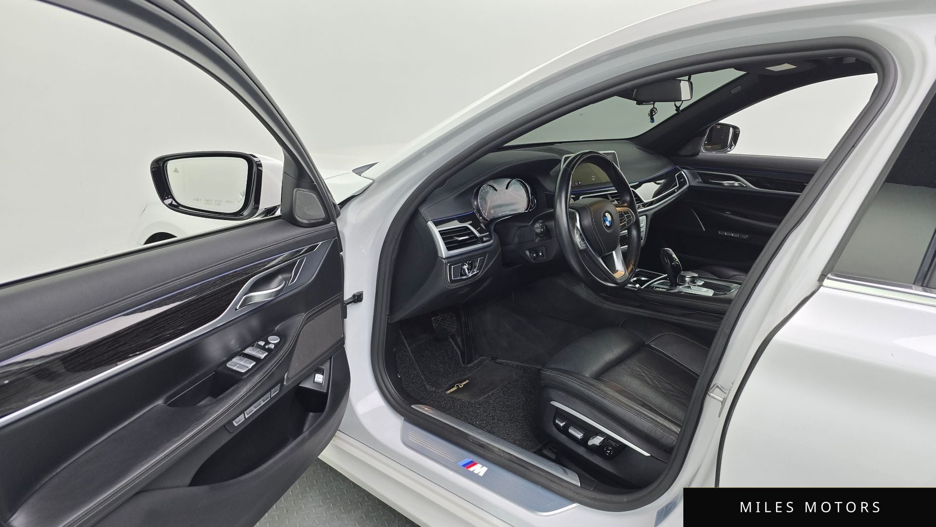 BMW 7 Series (G11) 2017 — миниатюра 10