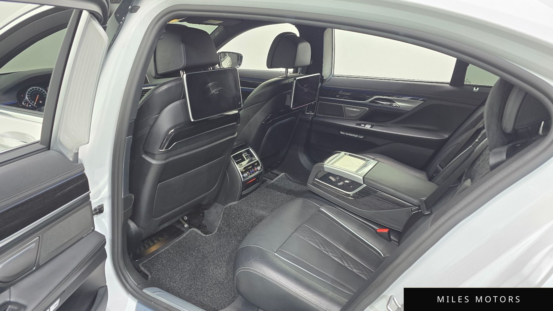 BMW 7 Series (G11) 2017 — миниатюра 11