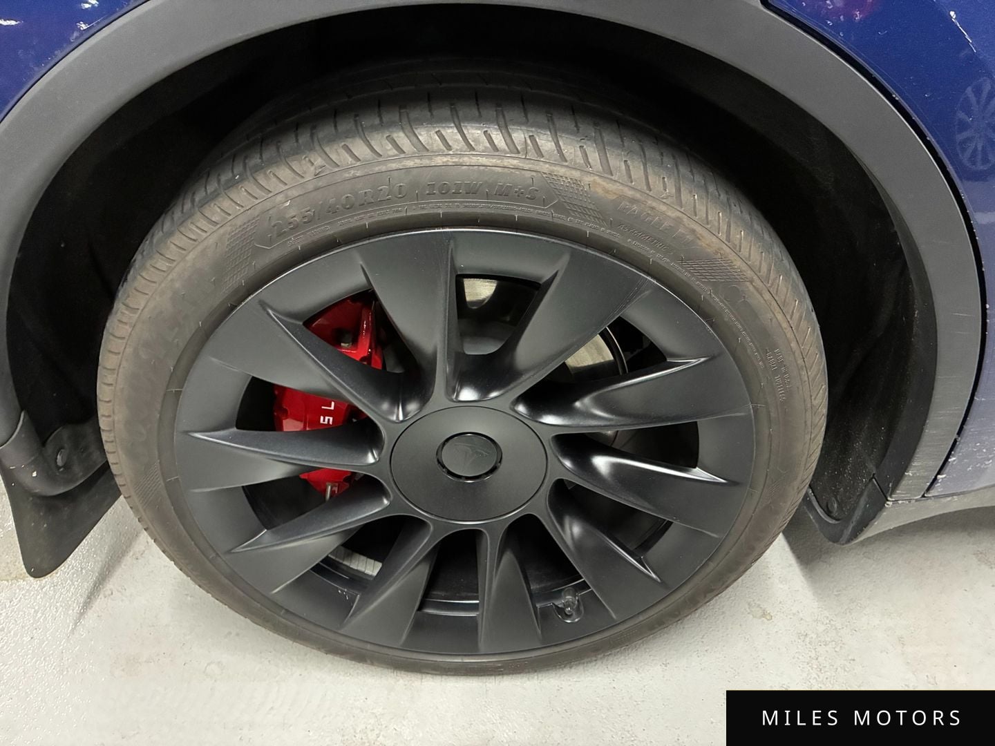 Tesla Model Y 2023 — миниатюра 6