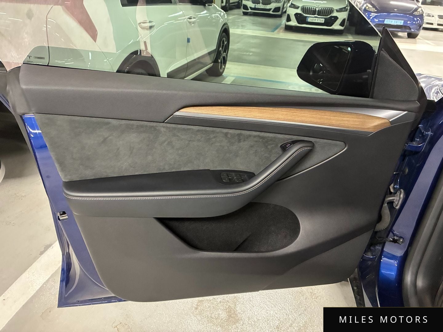 Tesla Model Y 2023 — миниатюра 12