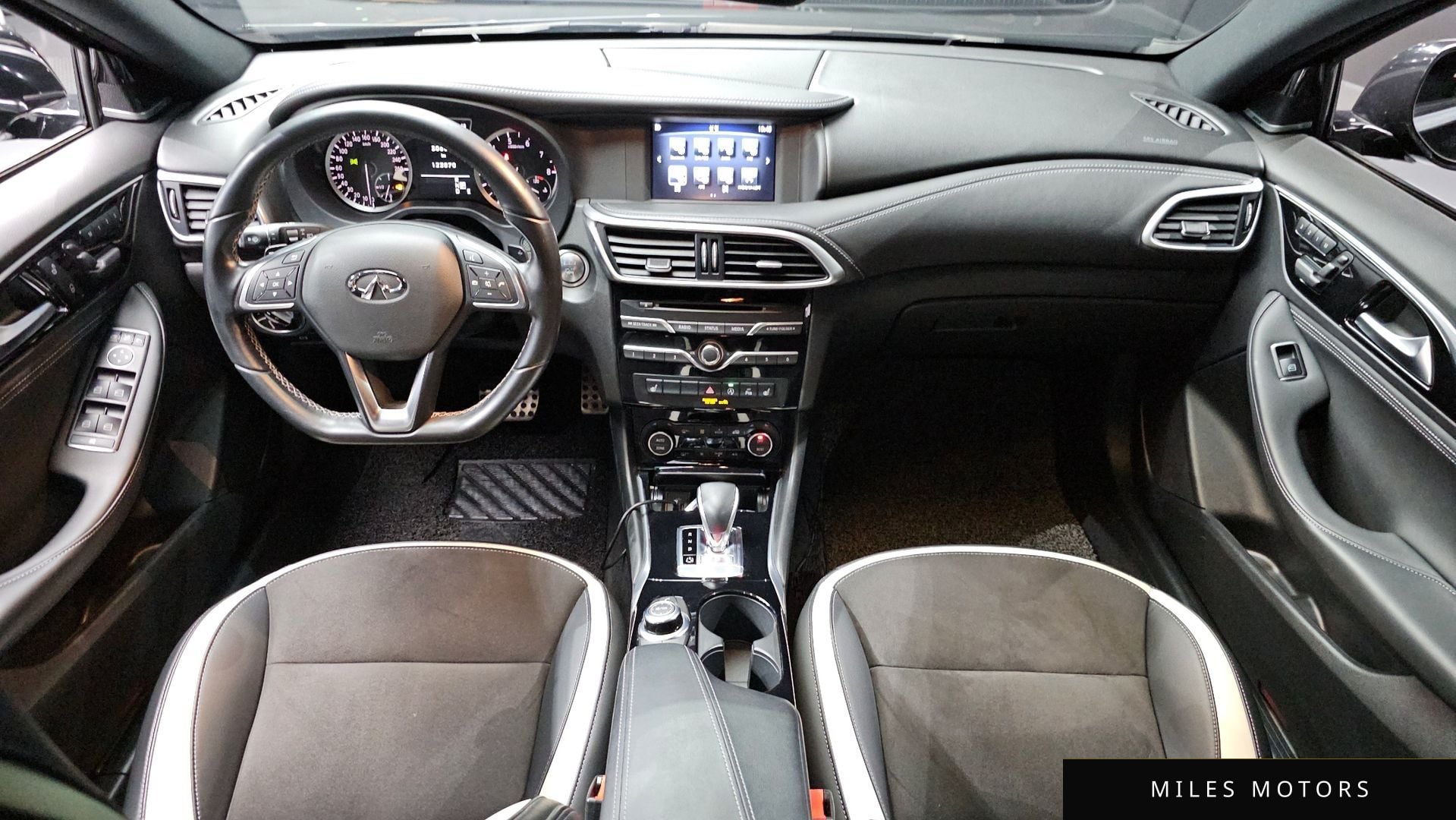 Infiniti Q30 2017 — миниатюра 10