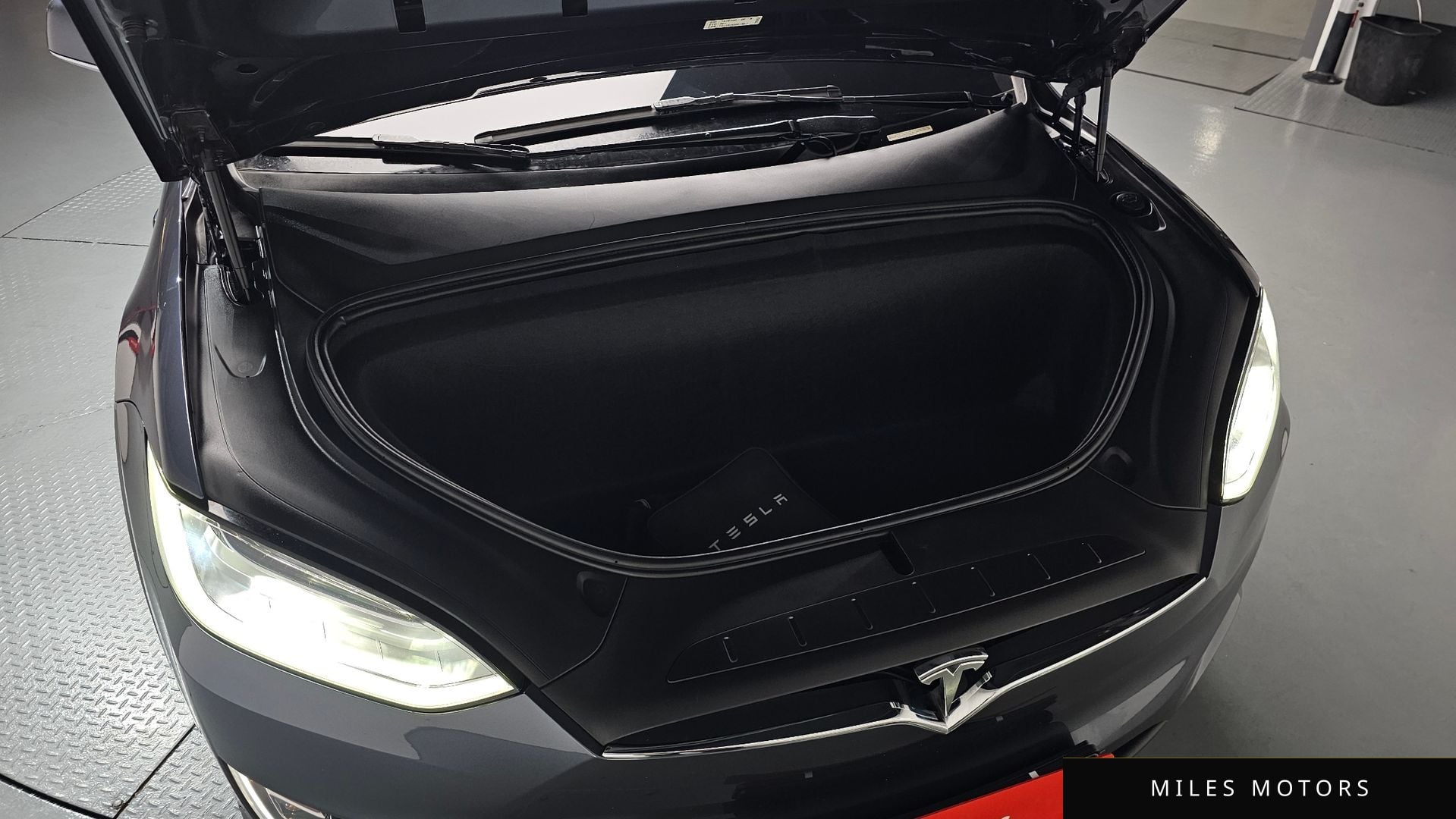 Tesla Model X 2020 — миниатюра 5