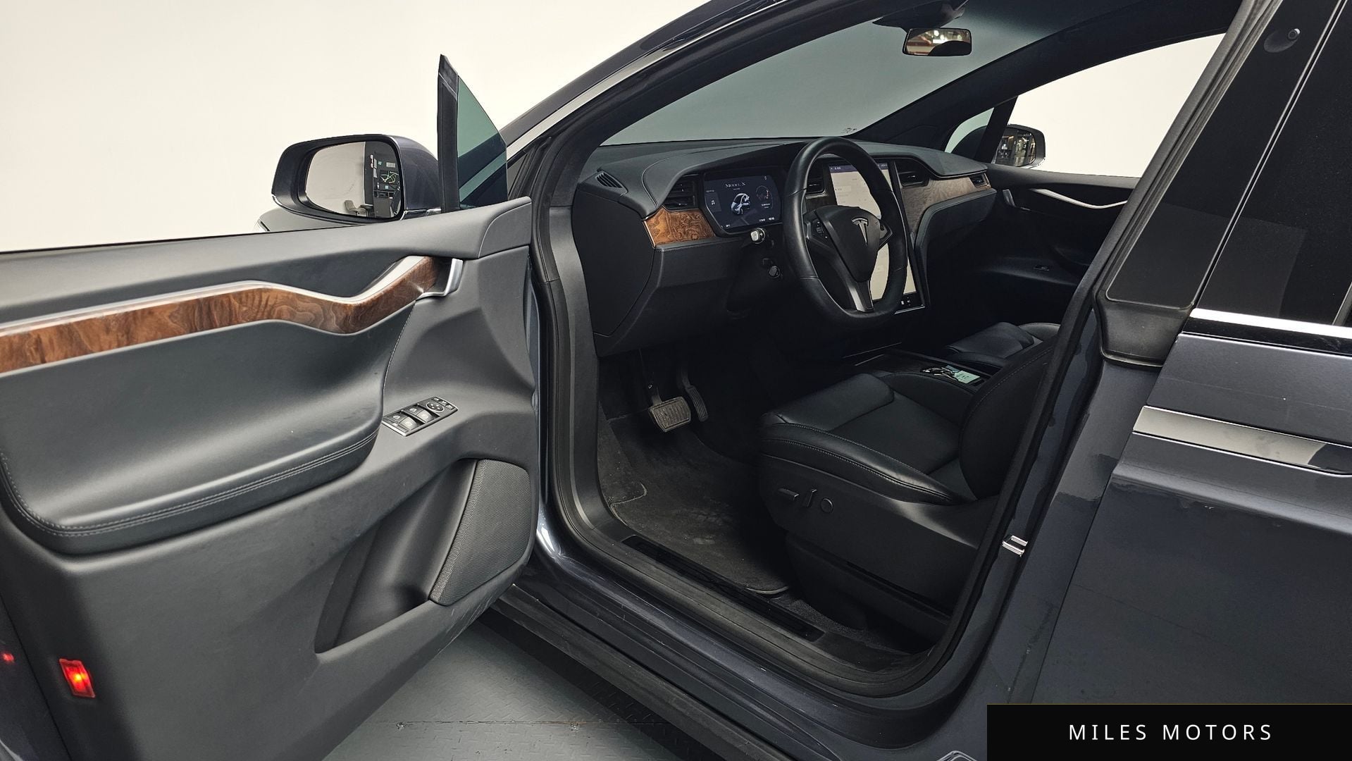 Tesla Model X 2020 — миниатюра 12