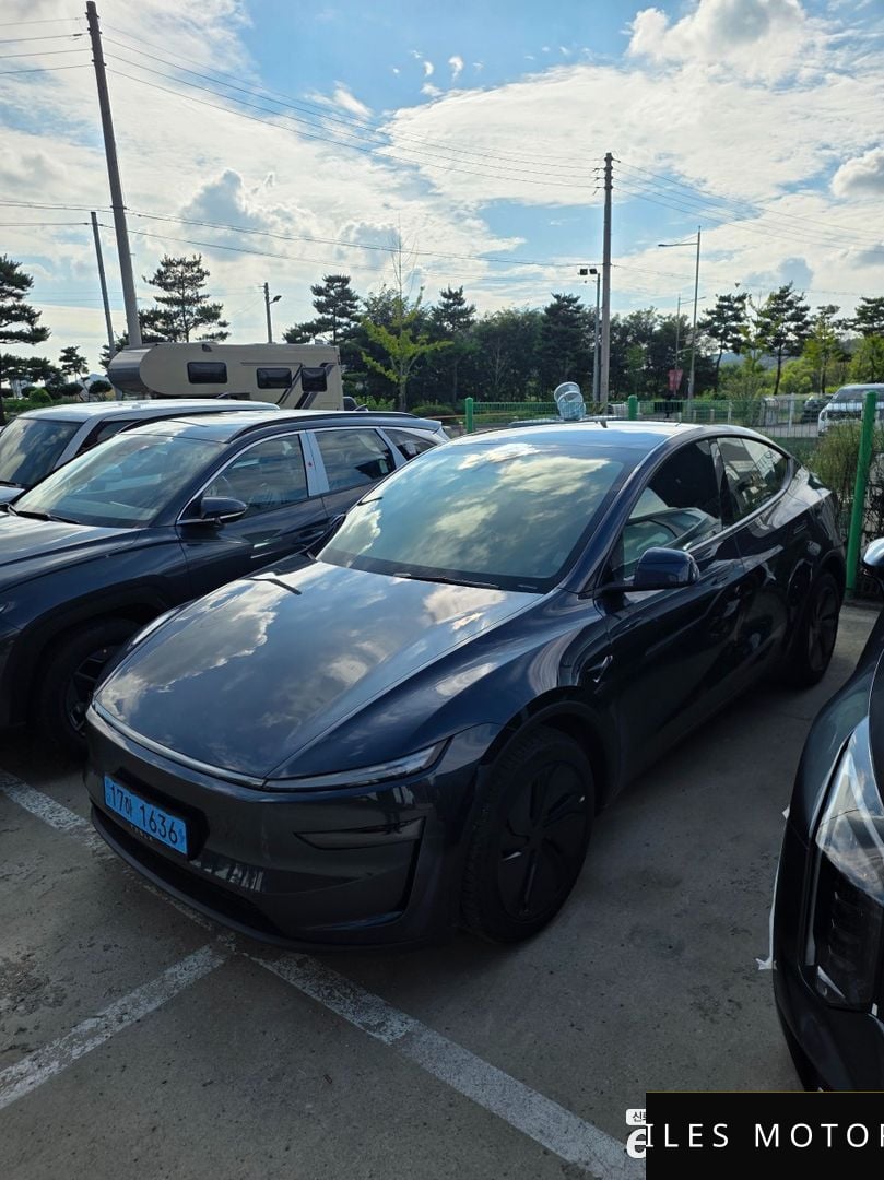 Tesla Model Y 2025