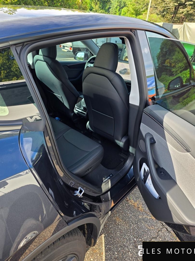 Tesla Model Y 2025 — миниатюра 2