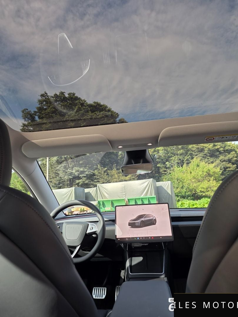 Tesla Model Y 2025 — миниатюра 7