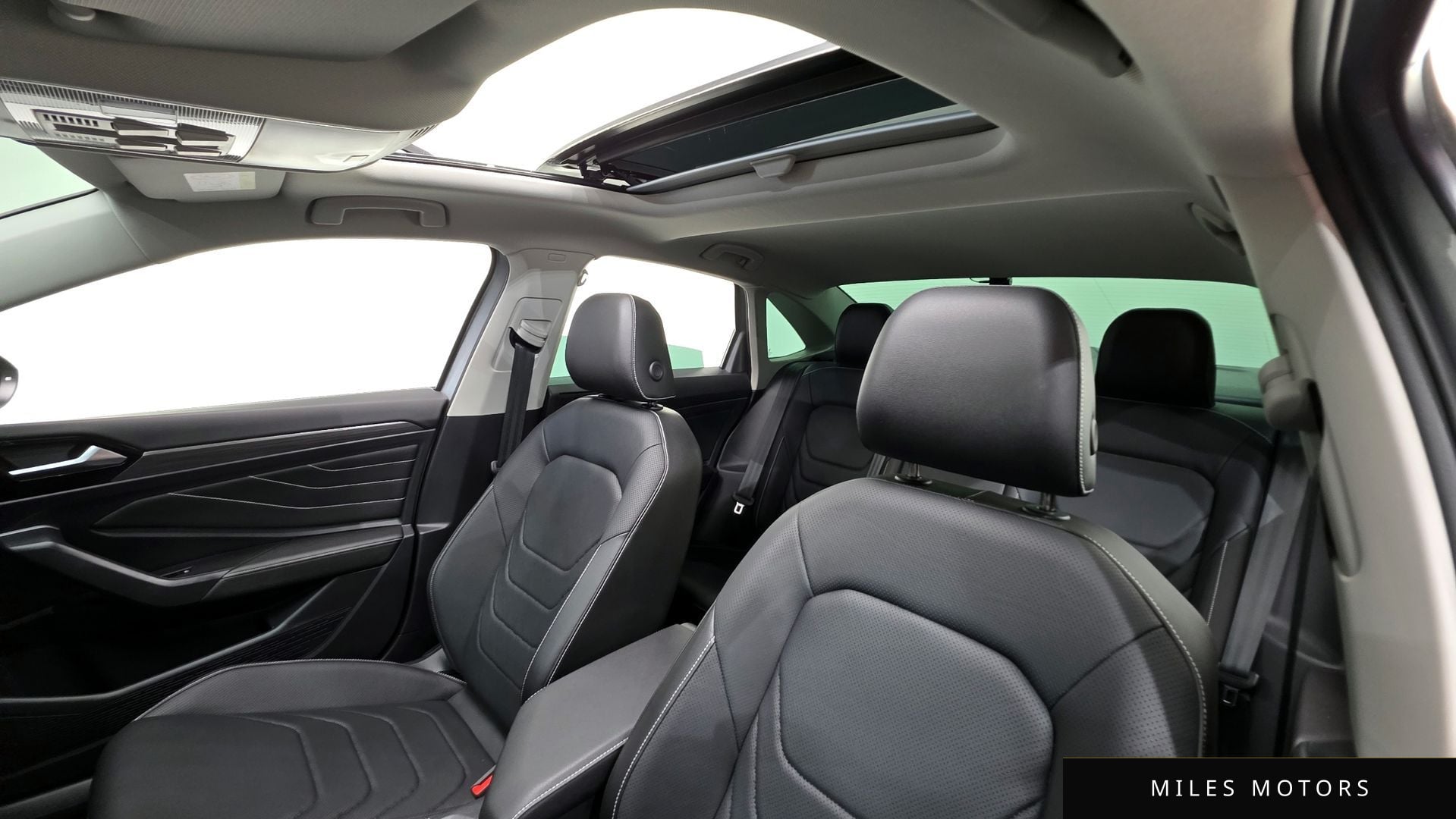 Volkswagen Jetta 2023 — миниатюра 11