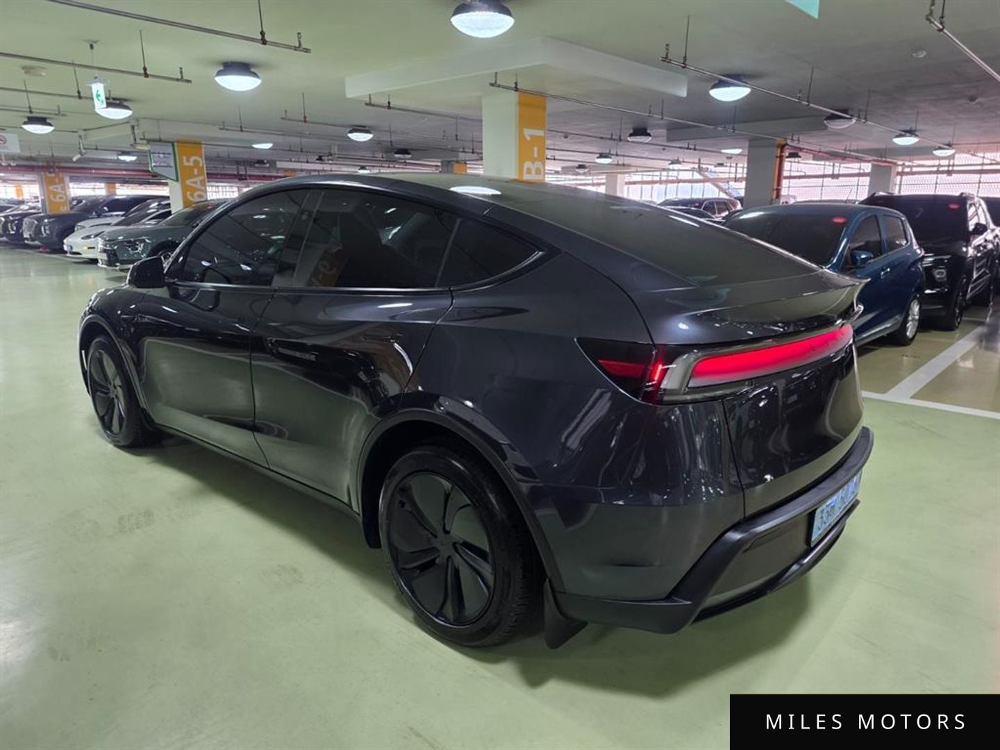 Tesla Model Y 2025 — миниатюра 2