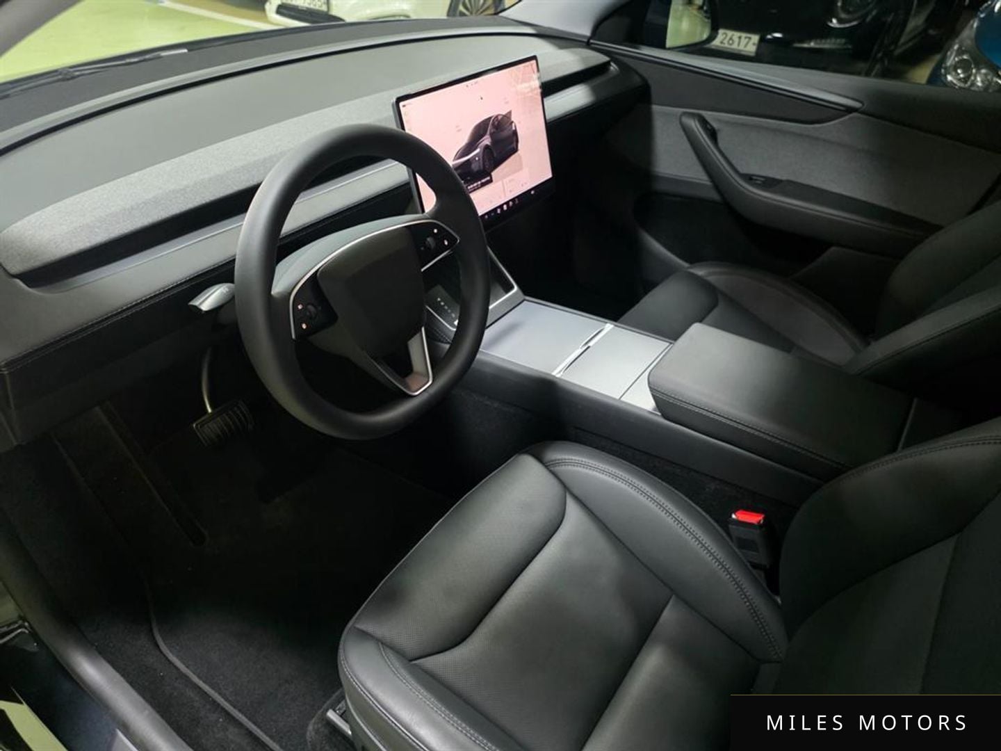 Tesla Model Y 2025 — миниатюра 10