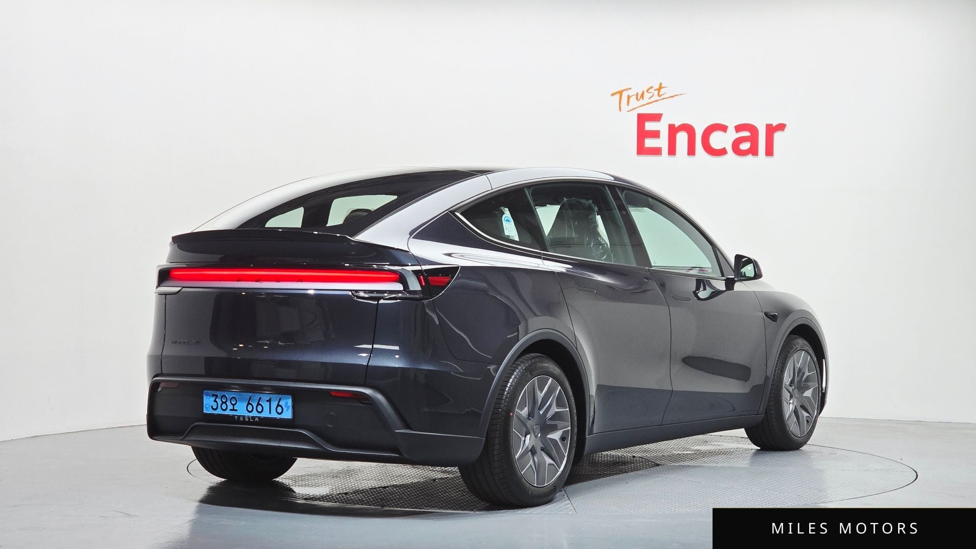Tesla Model Y 2026 — миниатюра 2