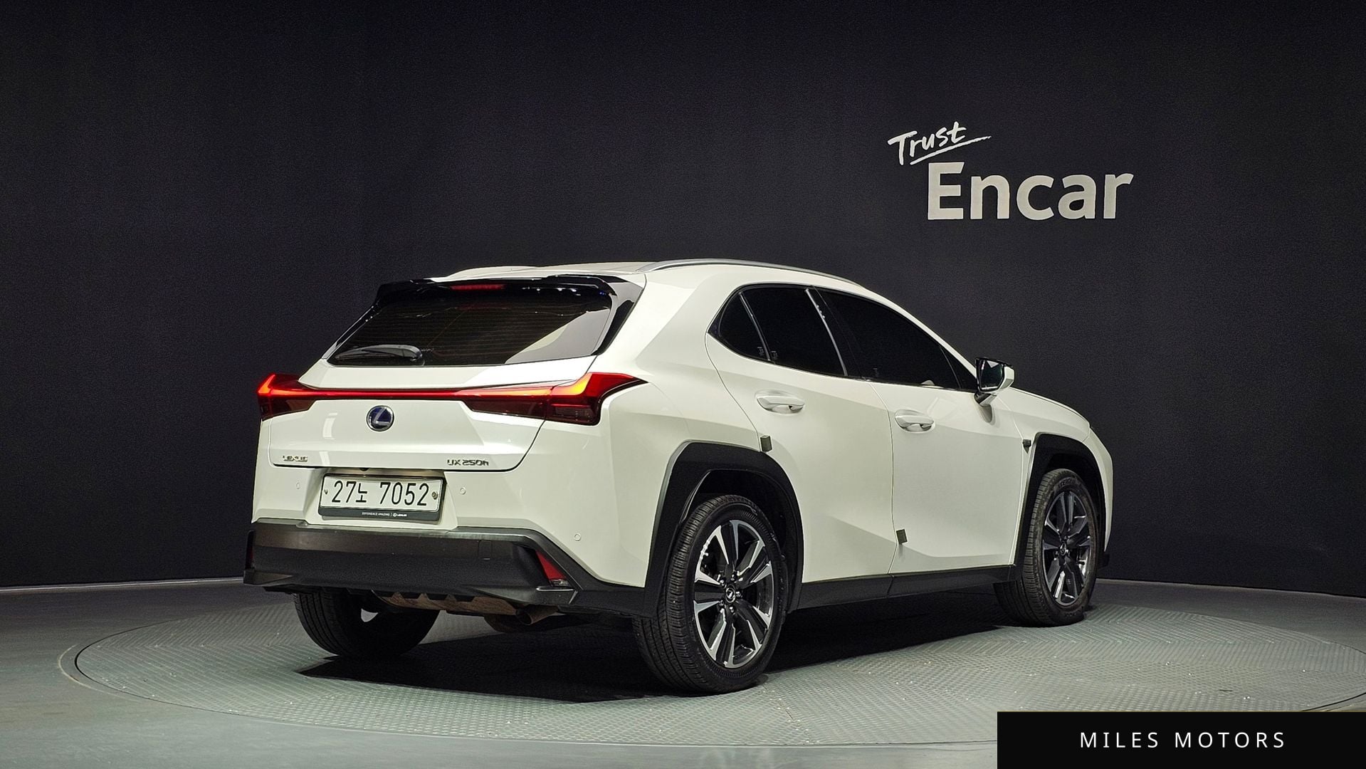Лексус UX250h 2019 — миниатюра 2