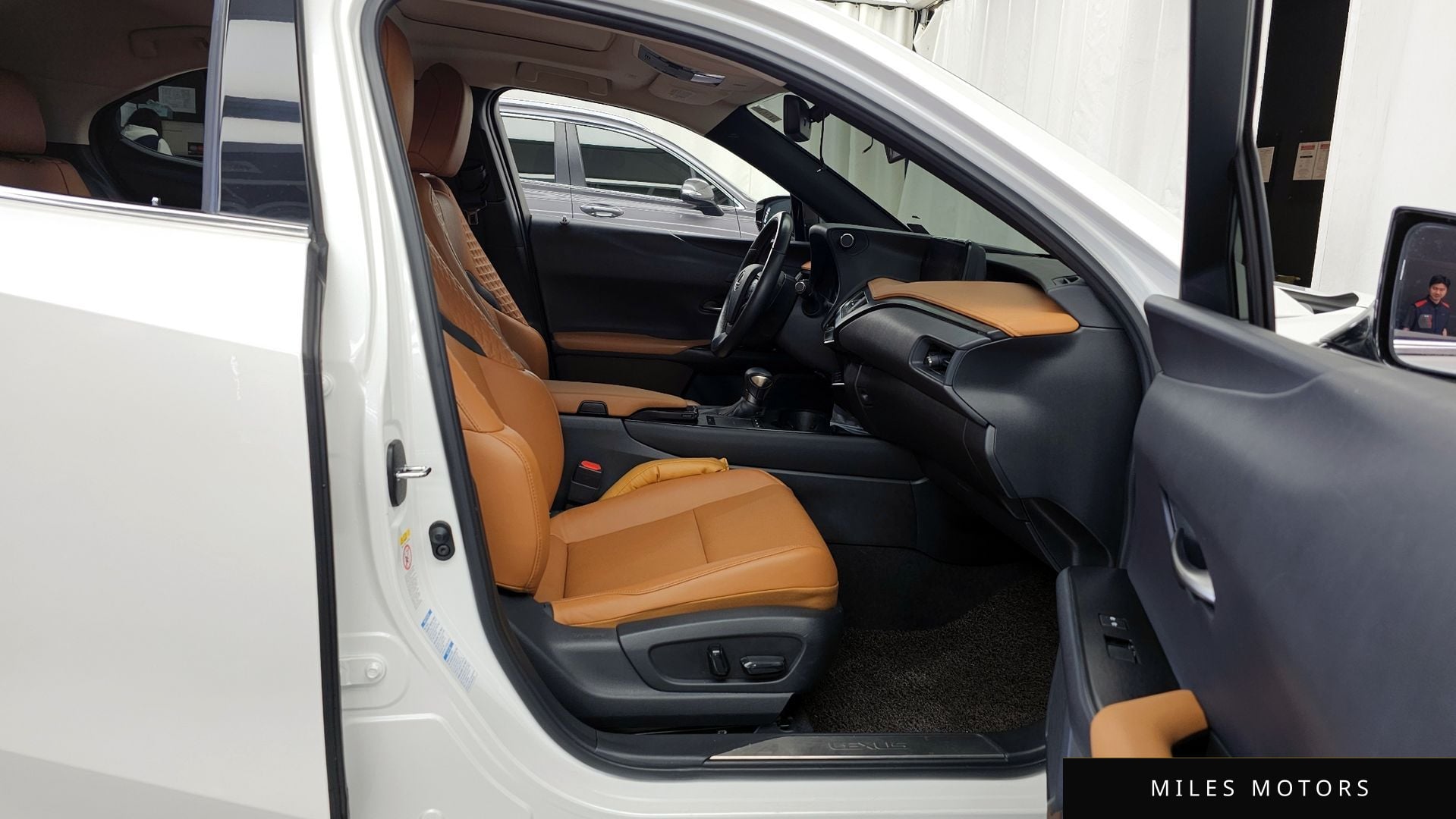 Лексус UX250h 2019 — миниатюра 11